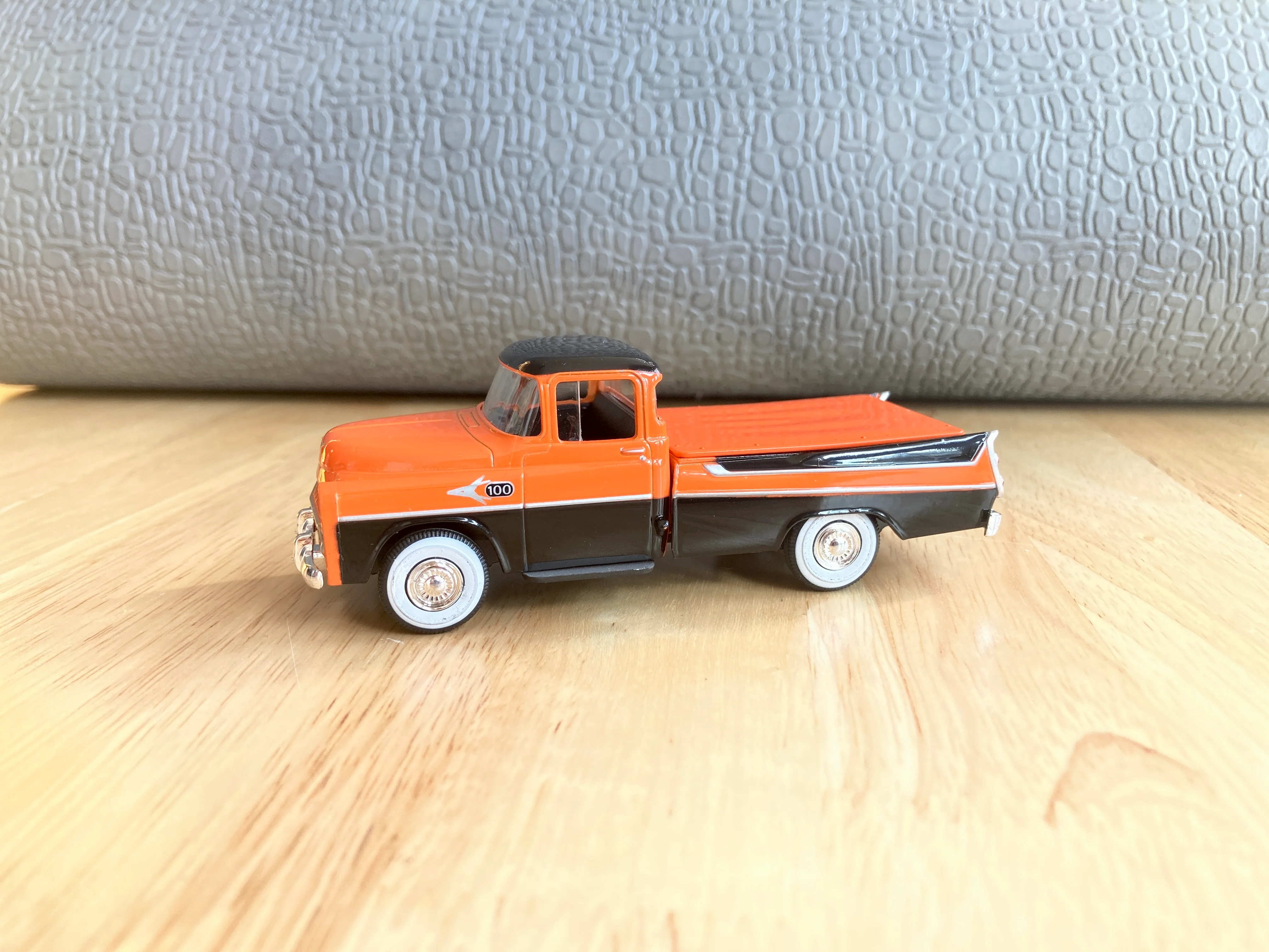 1957 Dodge Sweptside Truck (Orange/Black) 1/48 Diecast Car - Image 5
