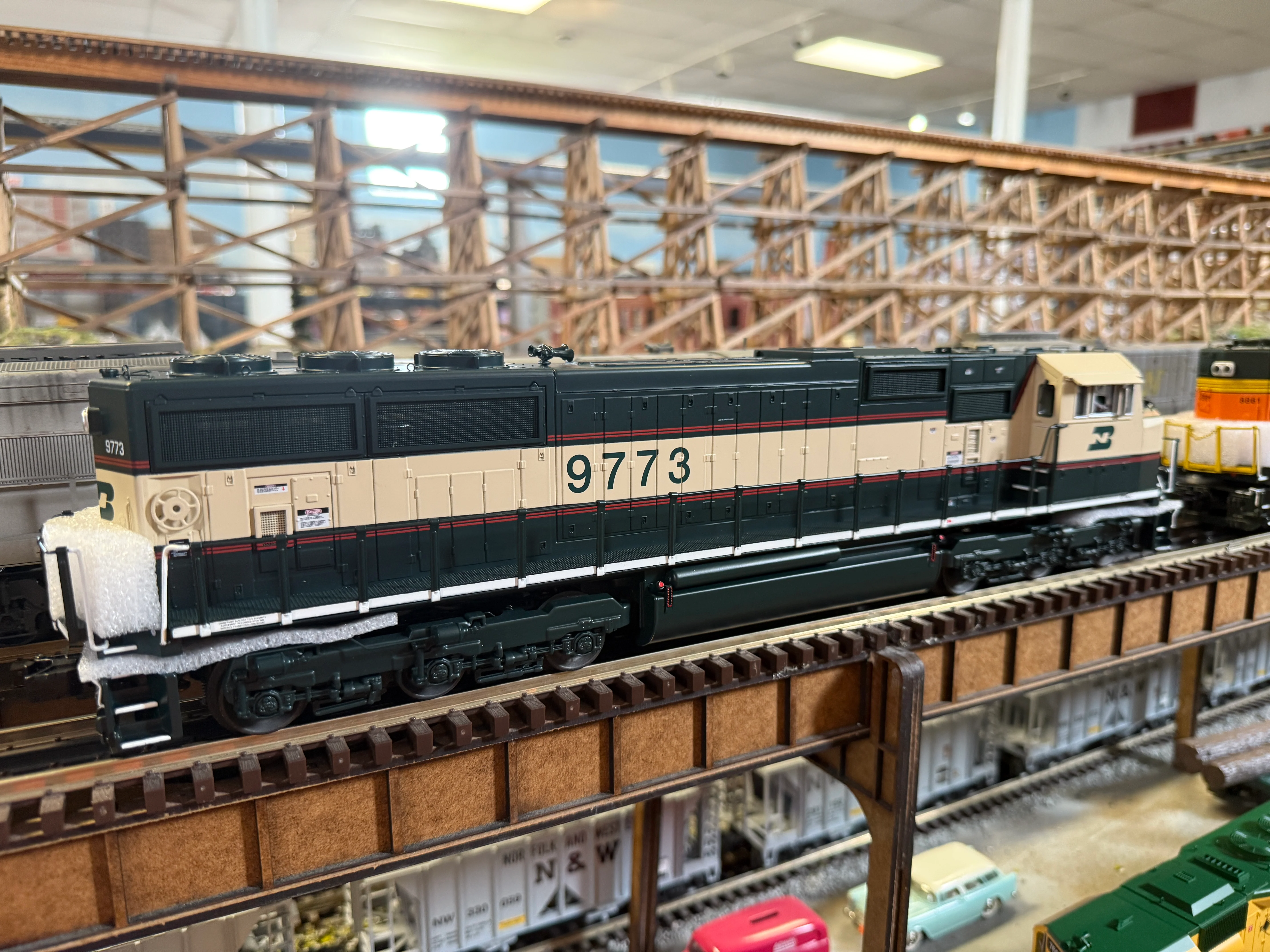 MTH 20-21951-1 - SD70Mac Diesel Engine "Burlington Northern" #9773 w/ PS3 - Image 4