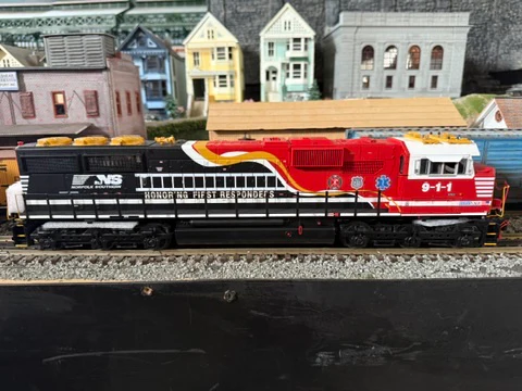 MTH 20-21956-1 - SD60E Diesel Engine "Norfolk Southern" #911 w/ PS3 (First Responders) - Image 4