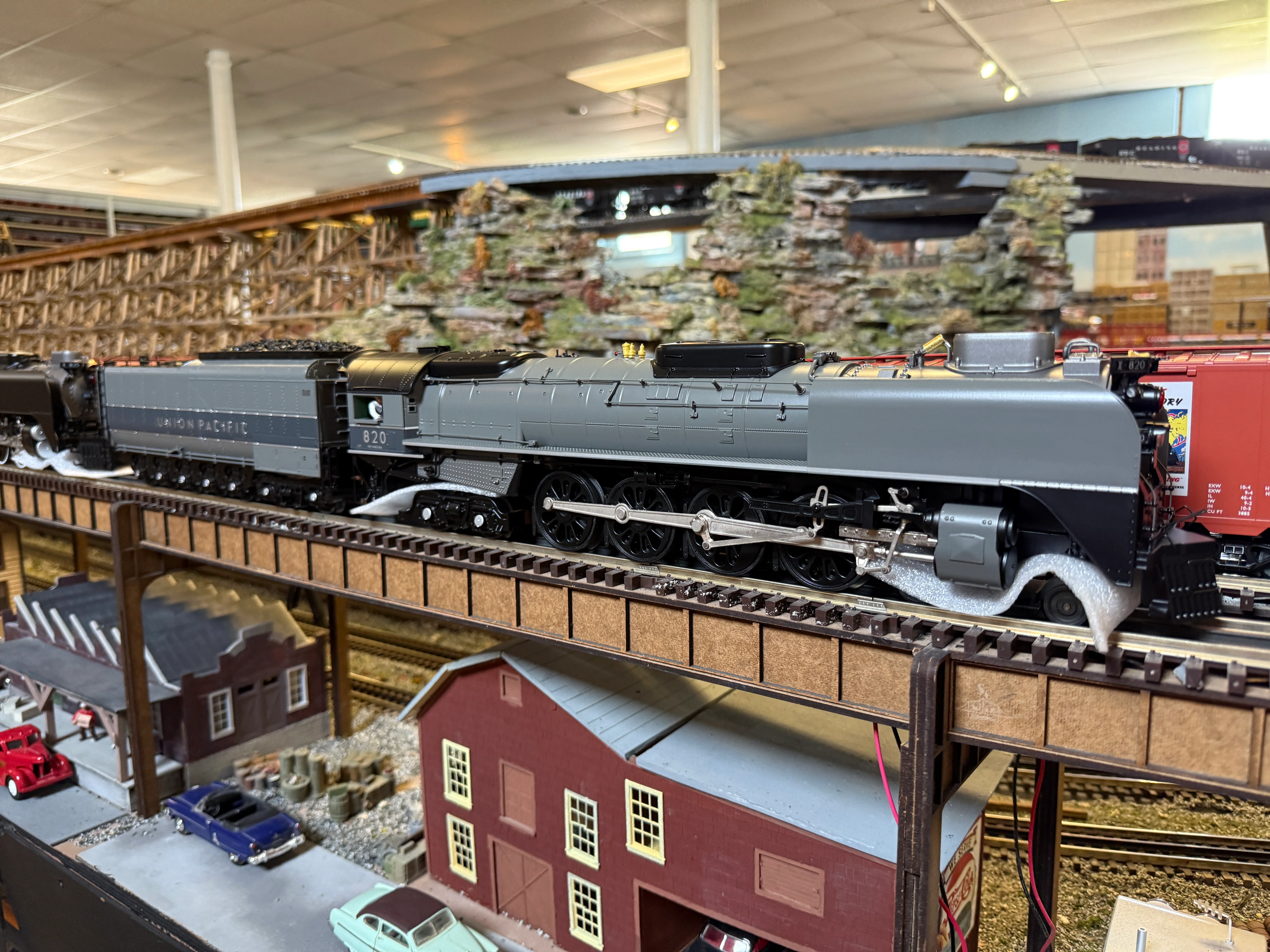 MTH 20-3956-1 - FEF 4-8-4 Northern Steam Engine "Union Pacific" #820 w/ PS3 (TT Gray w/Silver Stripes) - Image 3