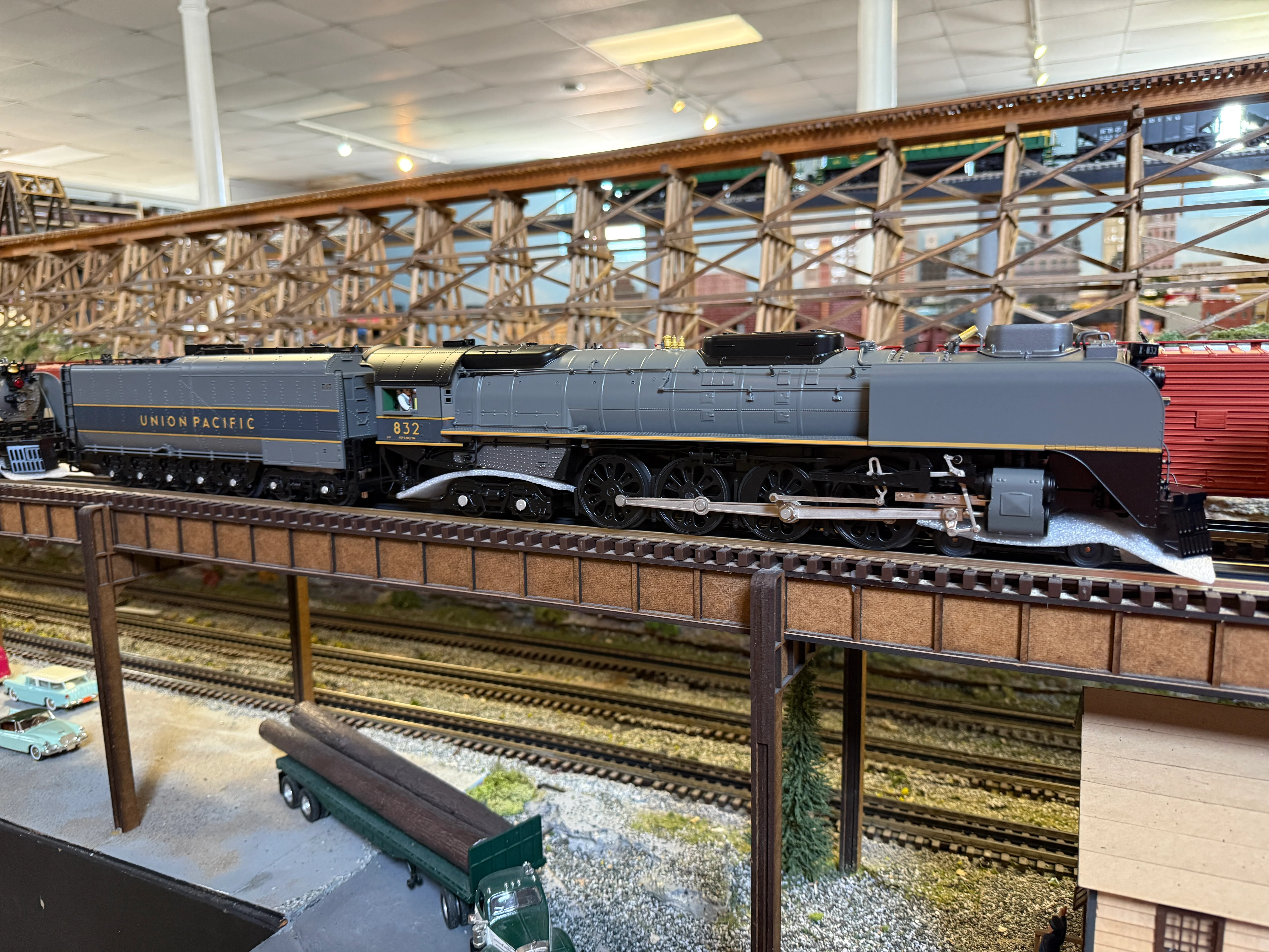 MTH 20-3958-1 - FEF 4-8-4 Northern Steam Engine "Union Pacific" #832 w/ PS3 (TT Gray w/Yellow Stripes) - Image 3