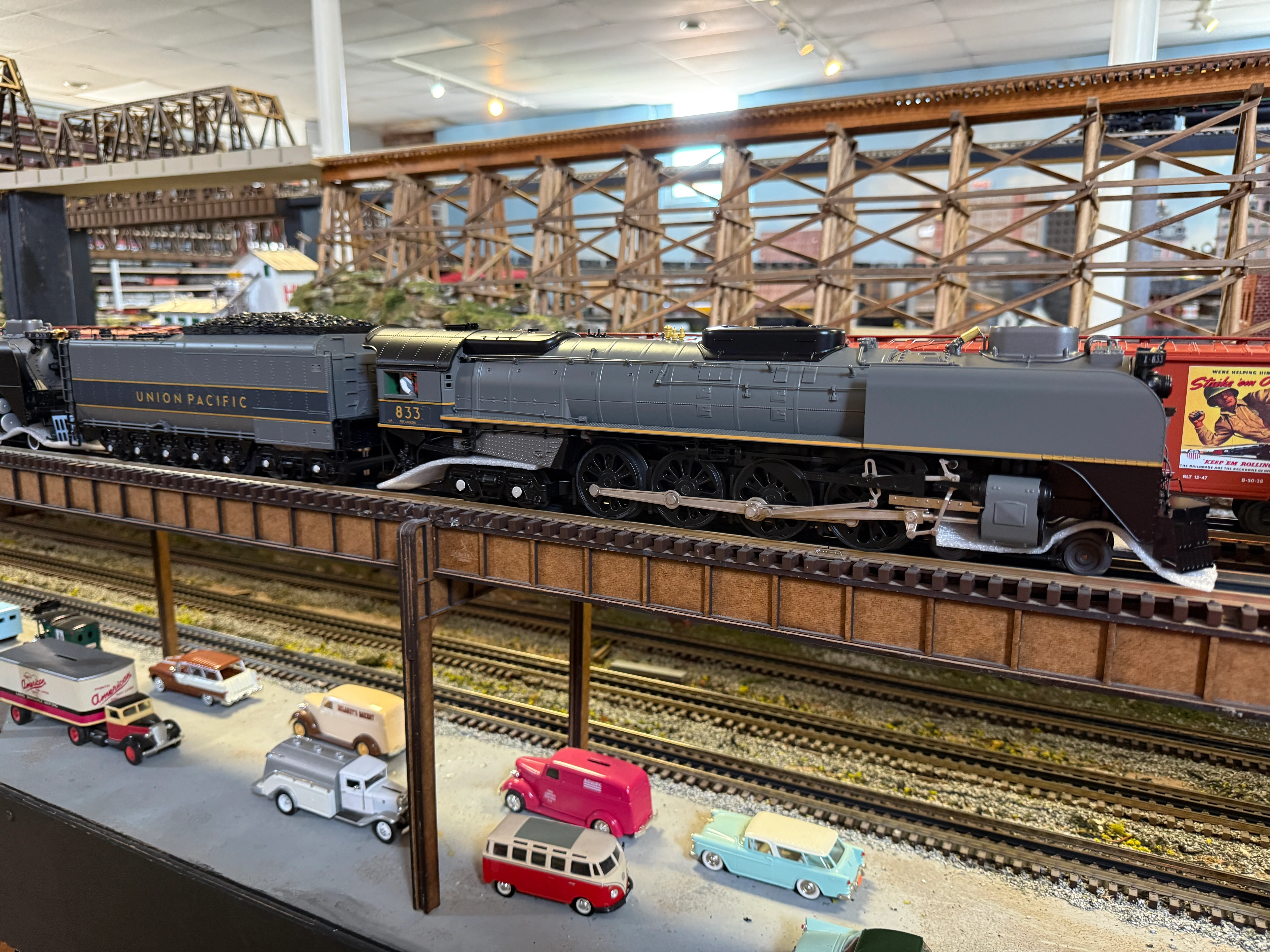 MTH 20-3959-1 - FEF 4-8-4 Northern Steam Engine "Union Pacific" #833 w/ PS3 (TT Gray w/Yellow Stripes) - Image 3