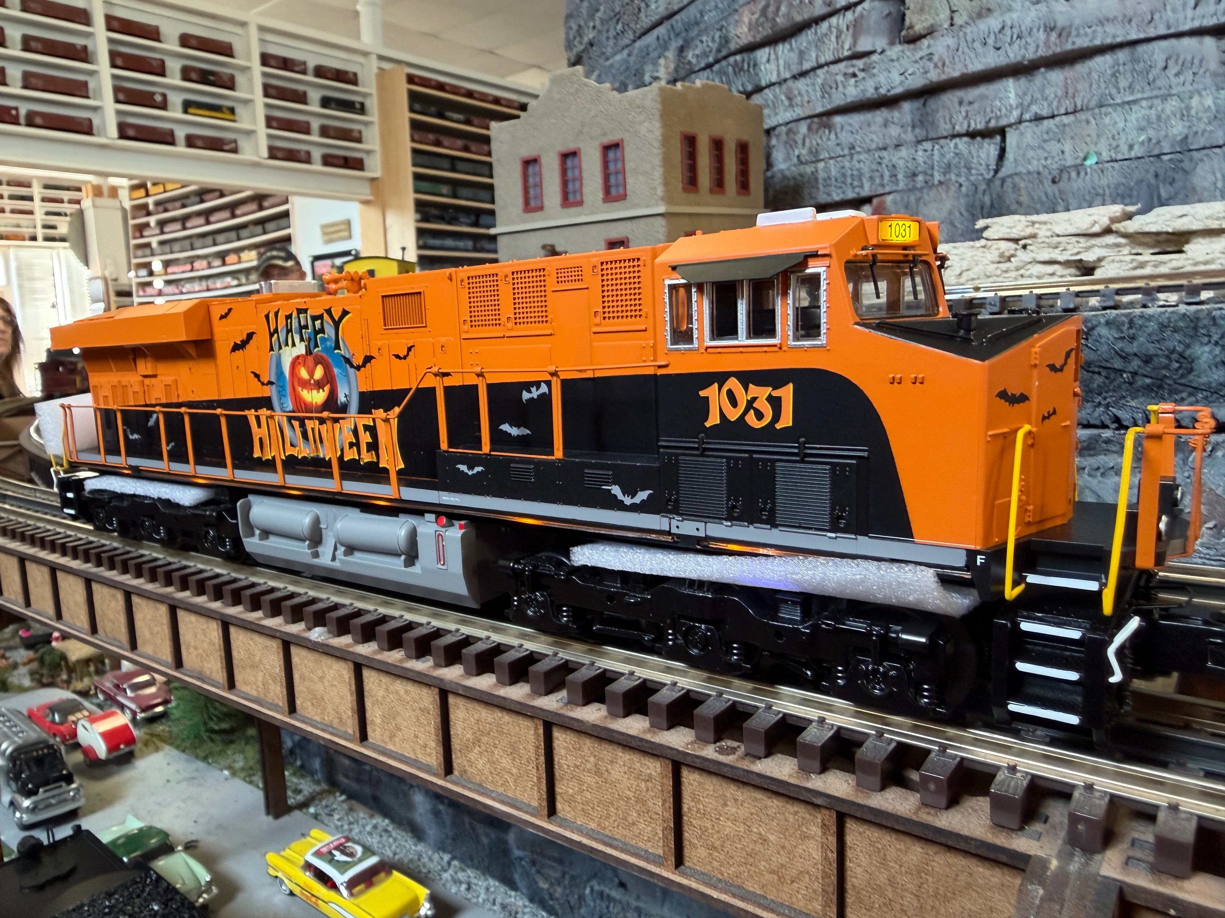 MTH 30-21305-1 - ES44AC Imperial Diesel Engine "Halloween" #1031 w/ PS3 - Image 2