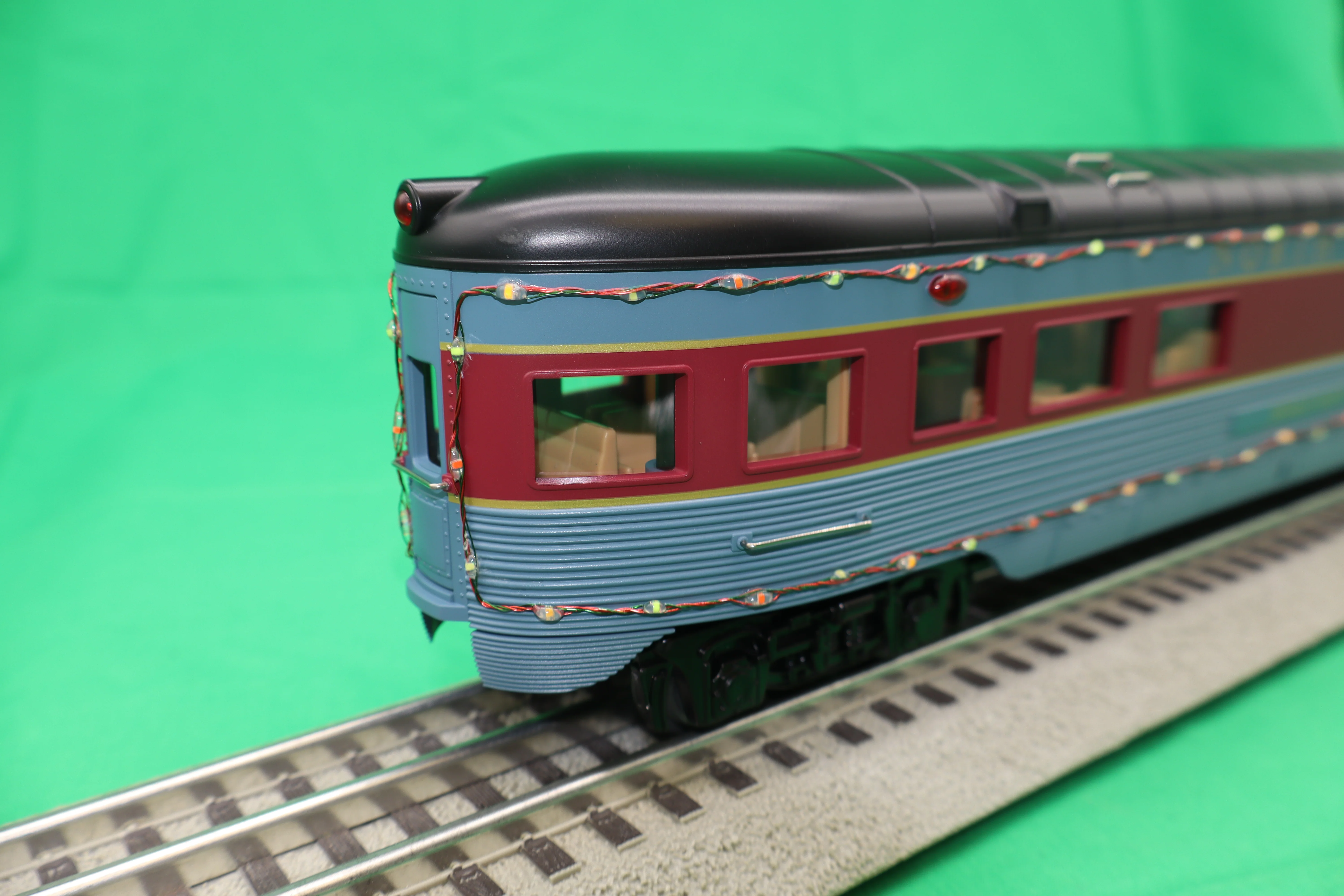 MTH 30-68290 - 60’ Streamlined Passenger Set "North Pole" w/ LED Lights (4-Car) - Image 2
