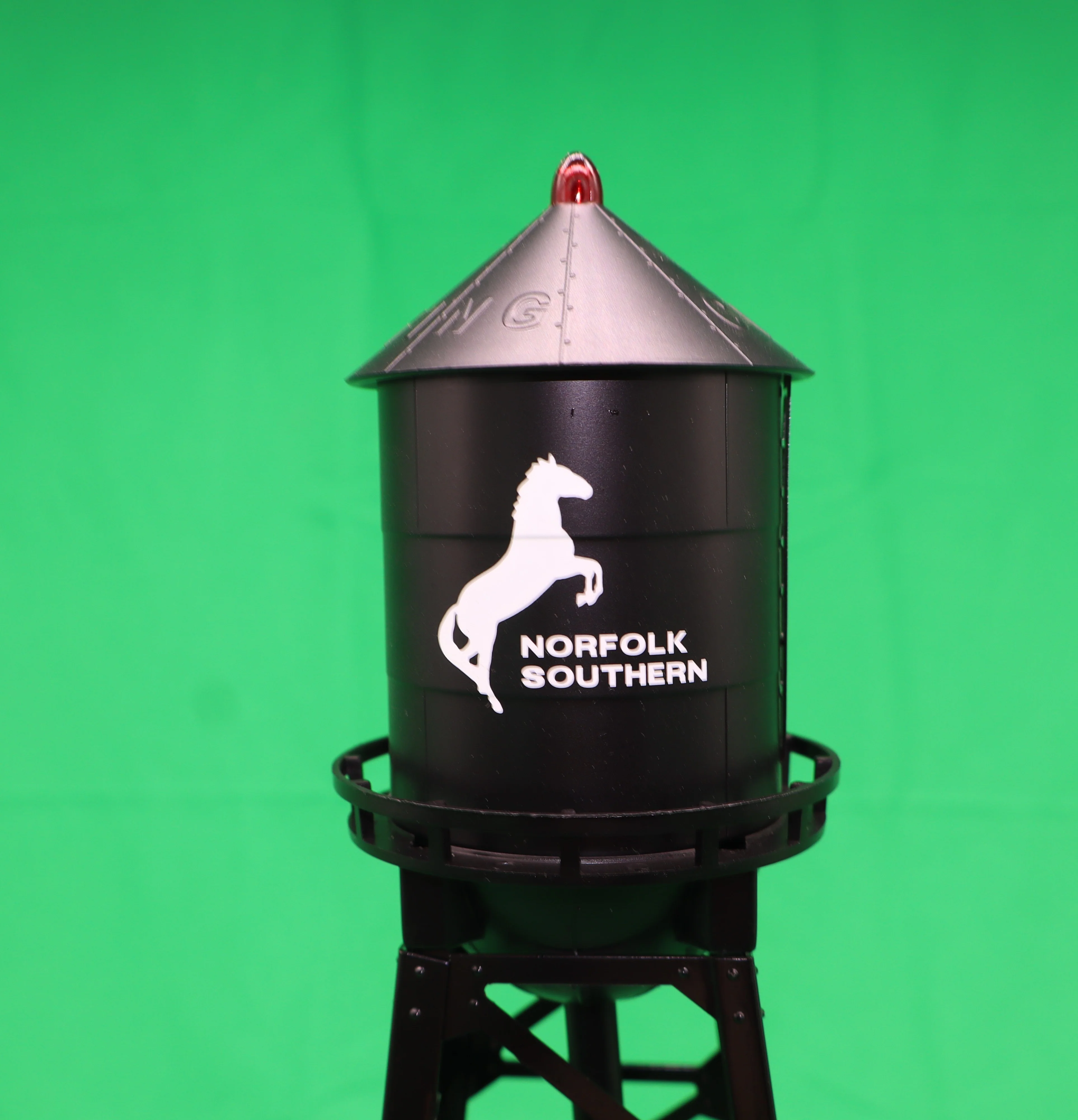MTH 30-90706 - #193 Industrial Water Tower "Norfolk Southern" - Image 5