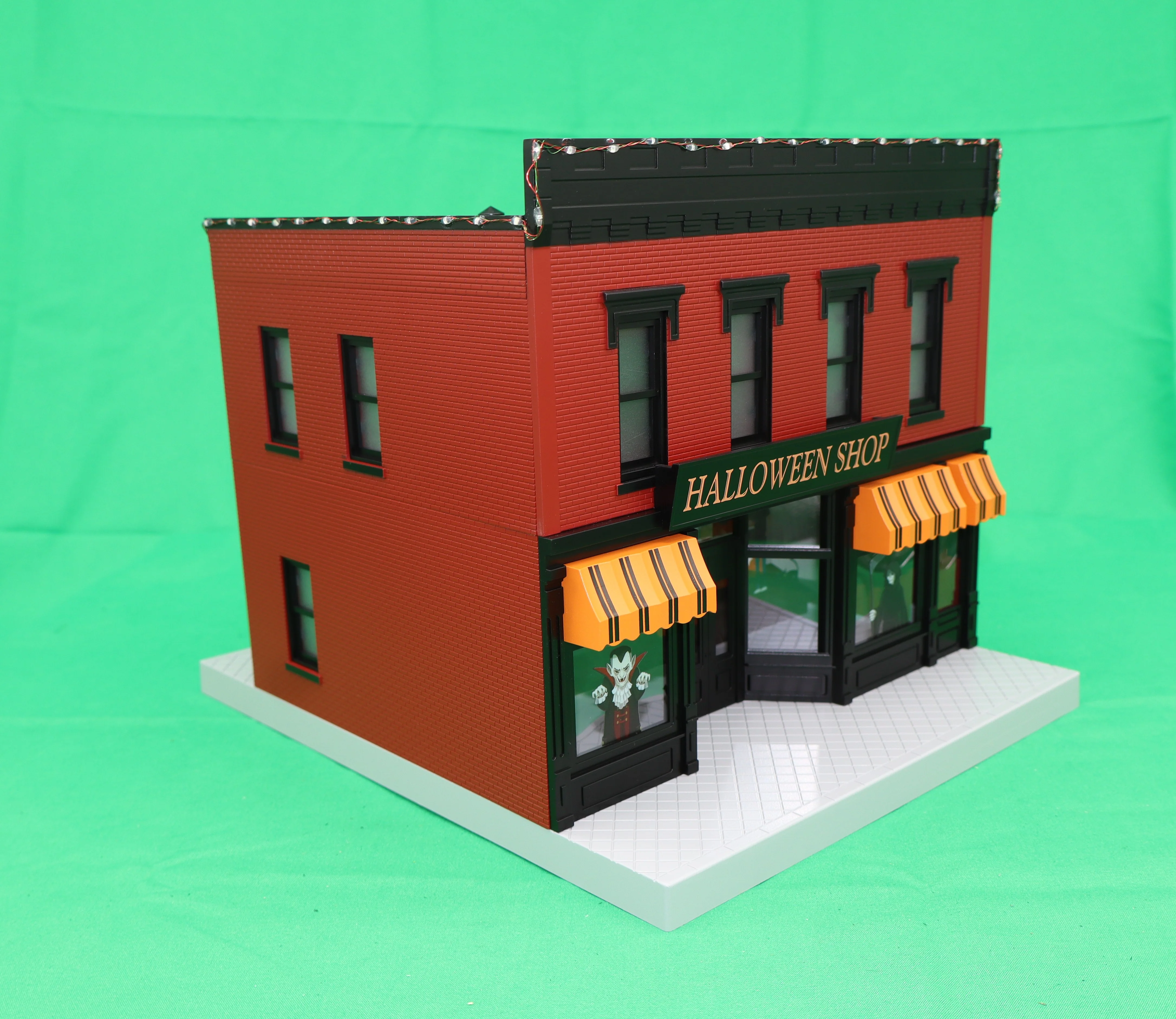 MTH 30-90727 - 2-Story City Building 1 "Halloween" w/ LEDs - Image 5