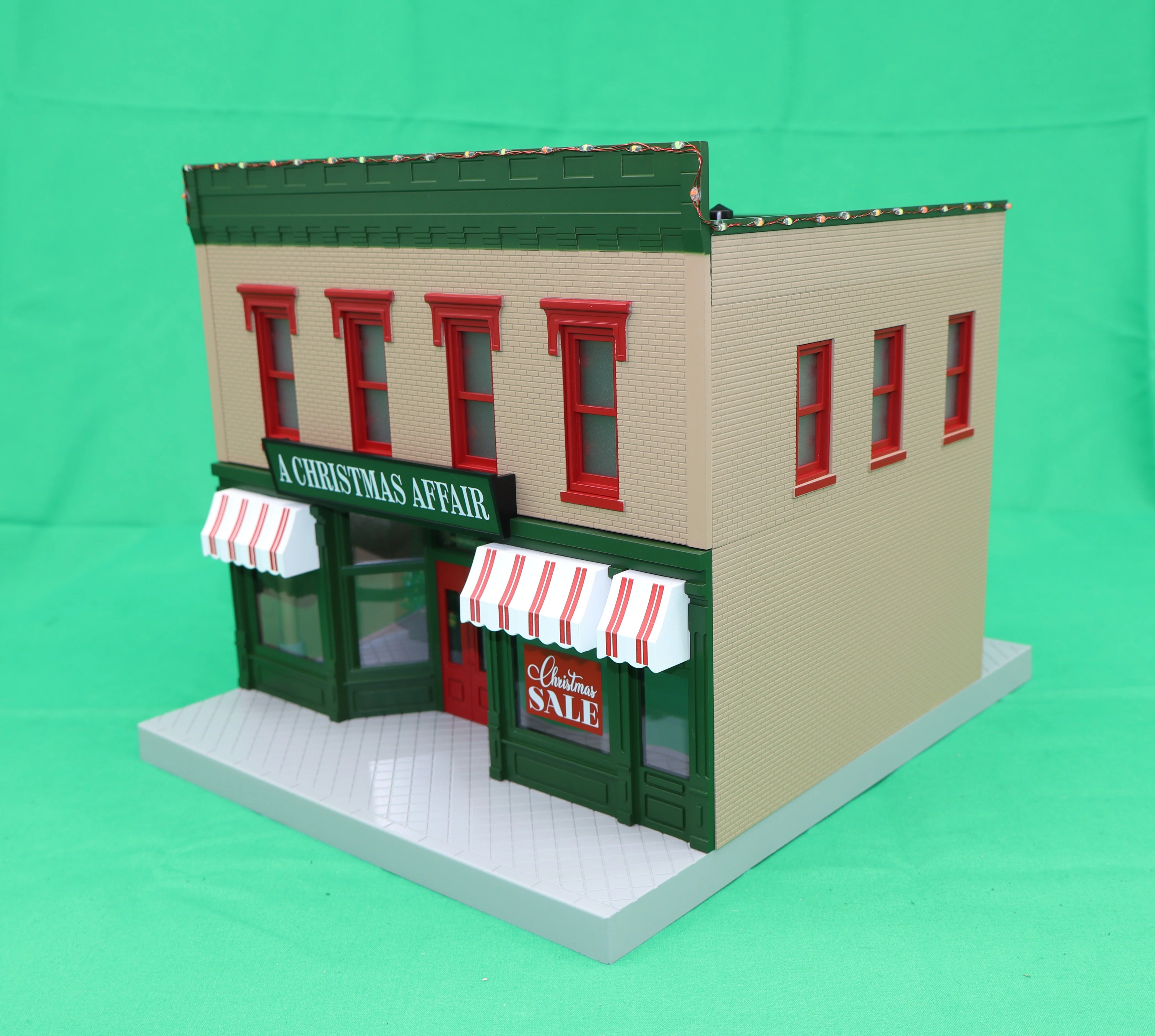 MTH 30-90736 - 2-Story City Building 1 "Christmas" w/ LEDs - Image 2