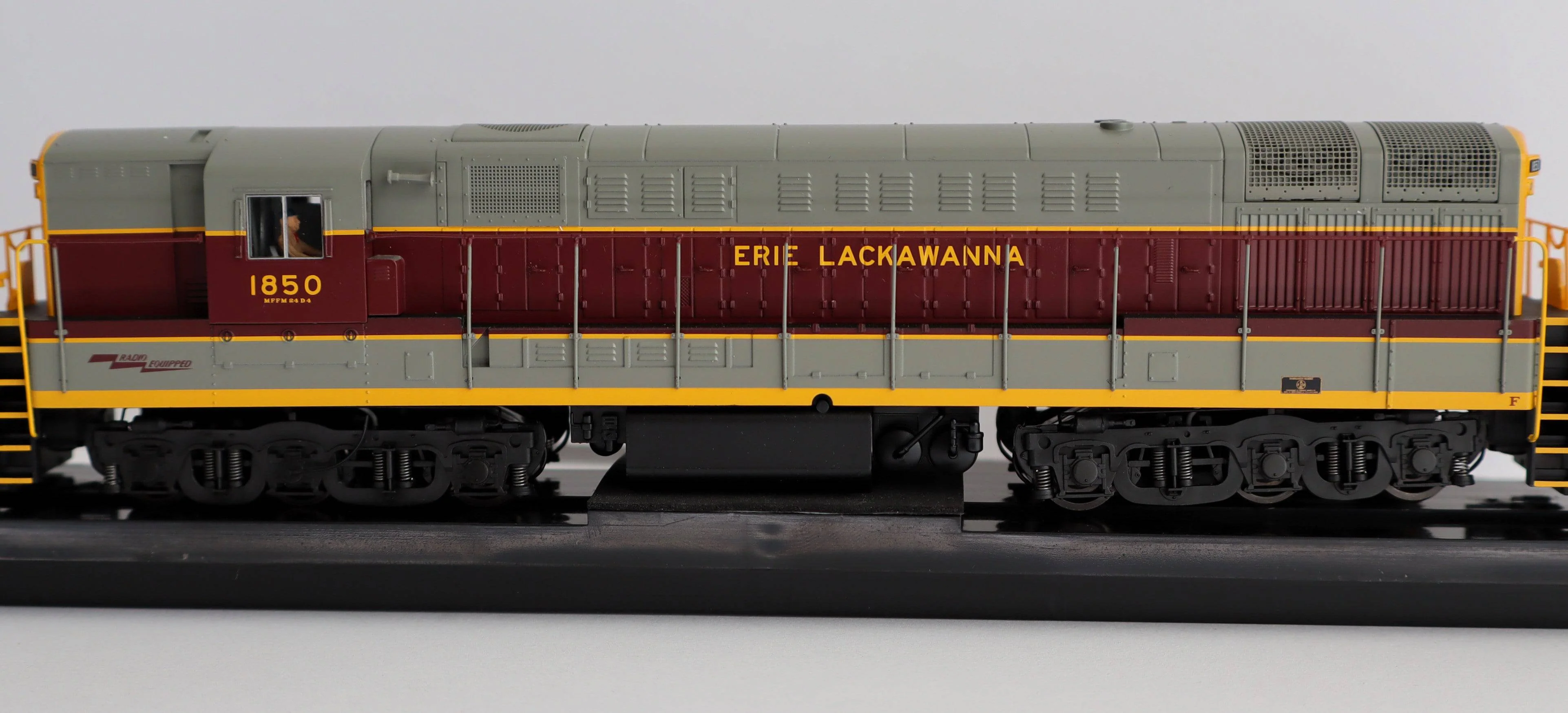 Atlas HO 10004107 - Master - Silver - FM H-24-66 Trainmaster Diesel Locomotive "Erie Lackawanna" #1854 (Phase 1A)