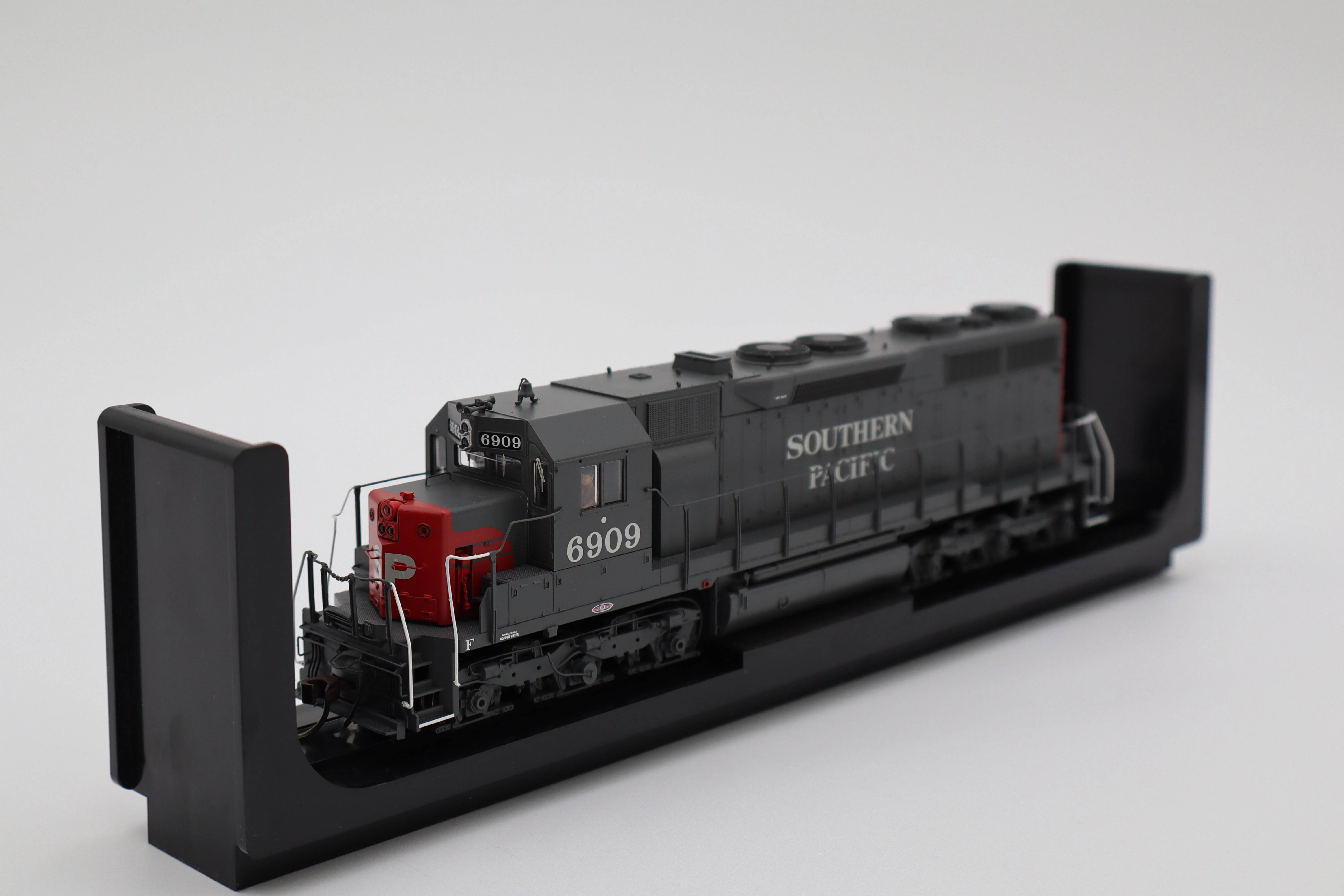 Atlas HO 10004476 - Master - Gold Model - SD35 Low Nose Diesel Locomotive "Southern Pacific" #6916 - Image 2
