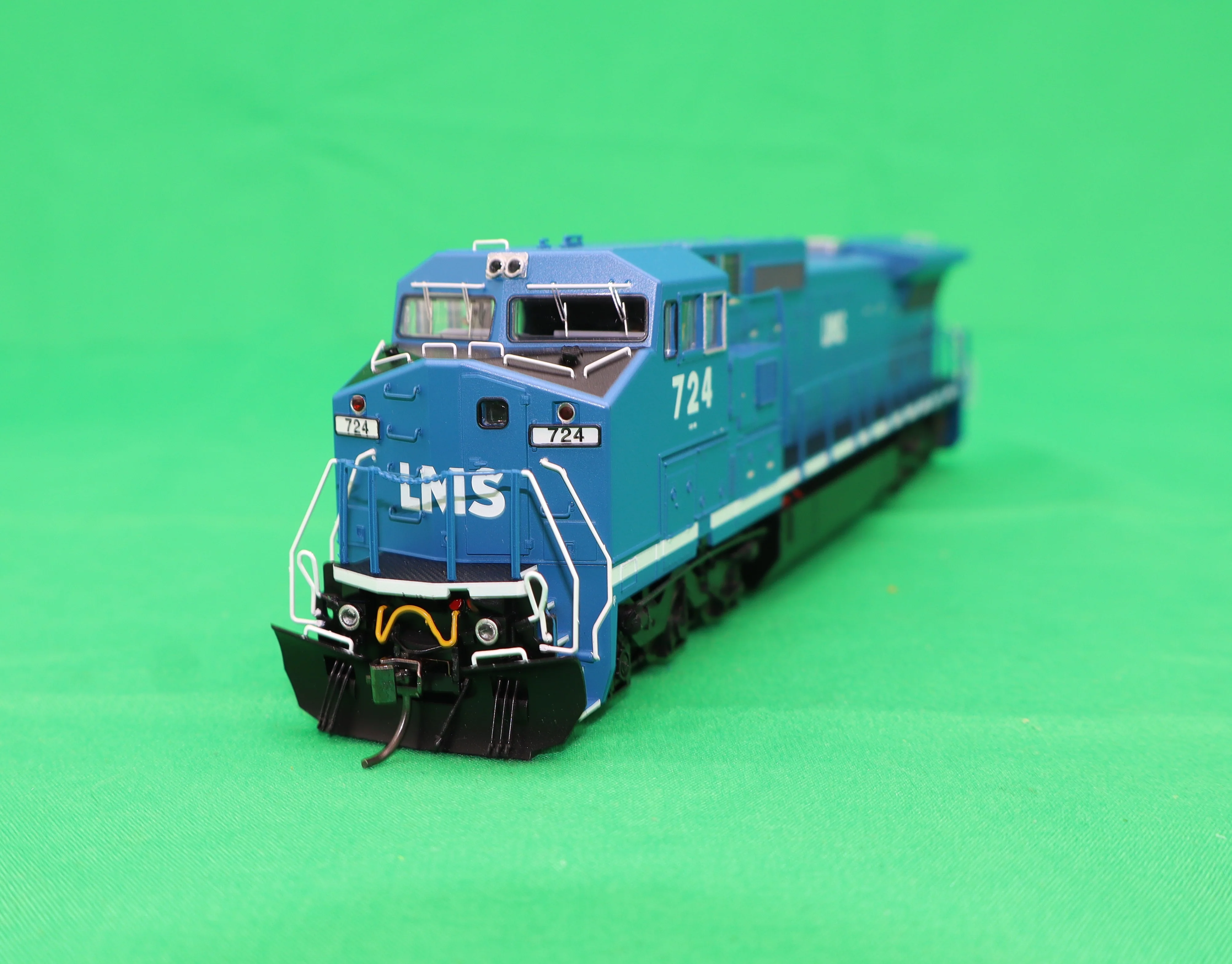 Atlas HO 10004508 - Master - Gold - Dash 8-40 CW Diesel Locomotive "LMS" #724 (Locomotive Management Services) - Image 2