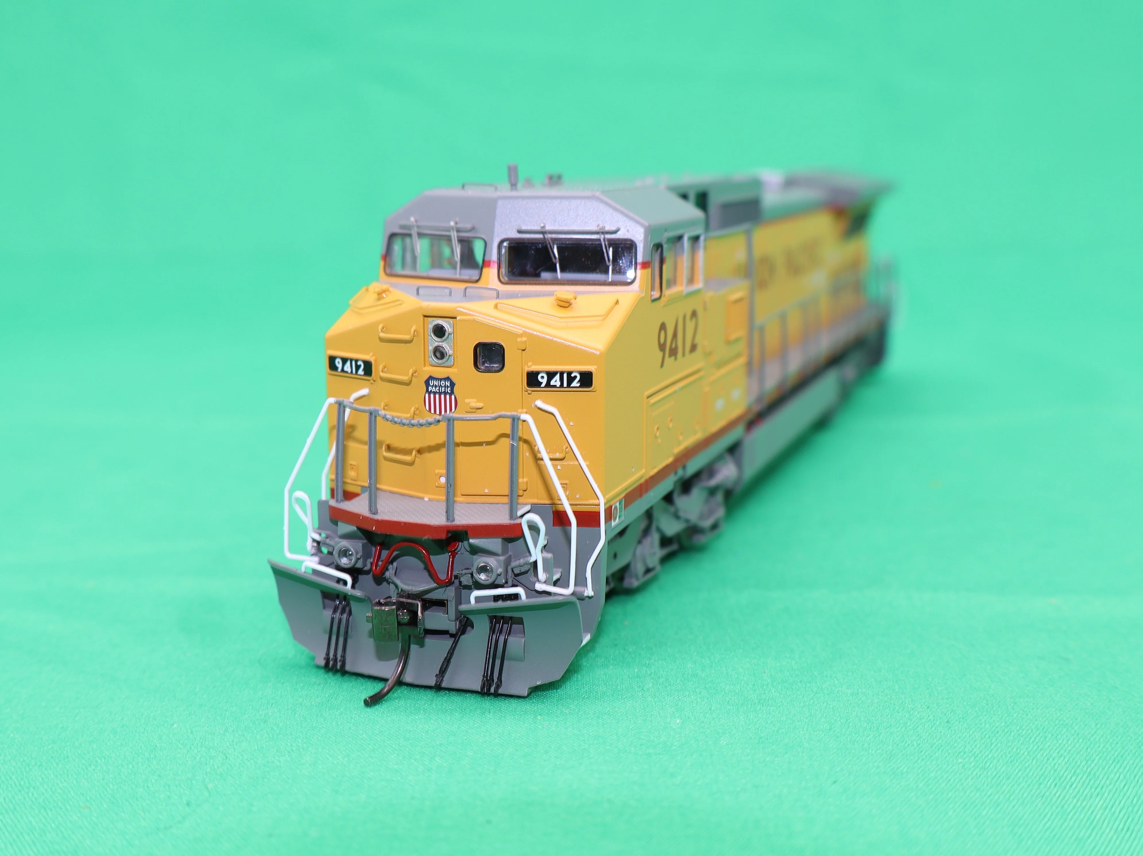Atlas HO 10004514 - Master - Gold - Dash 8-40 CW Diesel Locomotive "Union Pacific" #9412 - Image 2