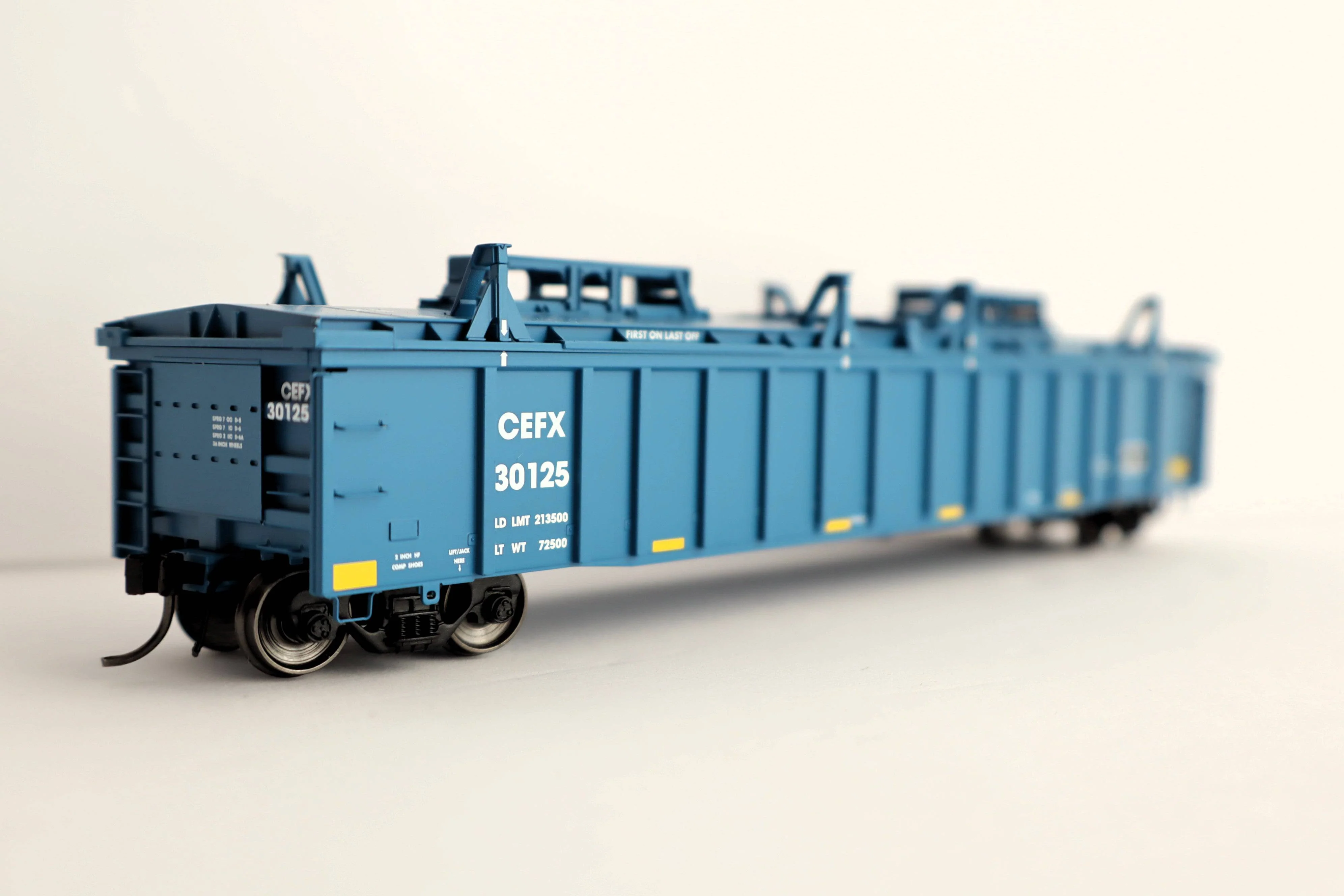 Atlas HO 20007408 - Master - Thrall Gondola Car "CEFX" (CIT Group) #30125 w/ Cover - Image 2