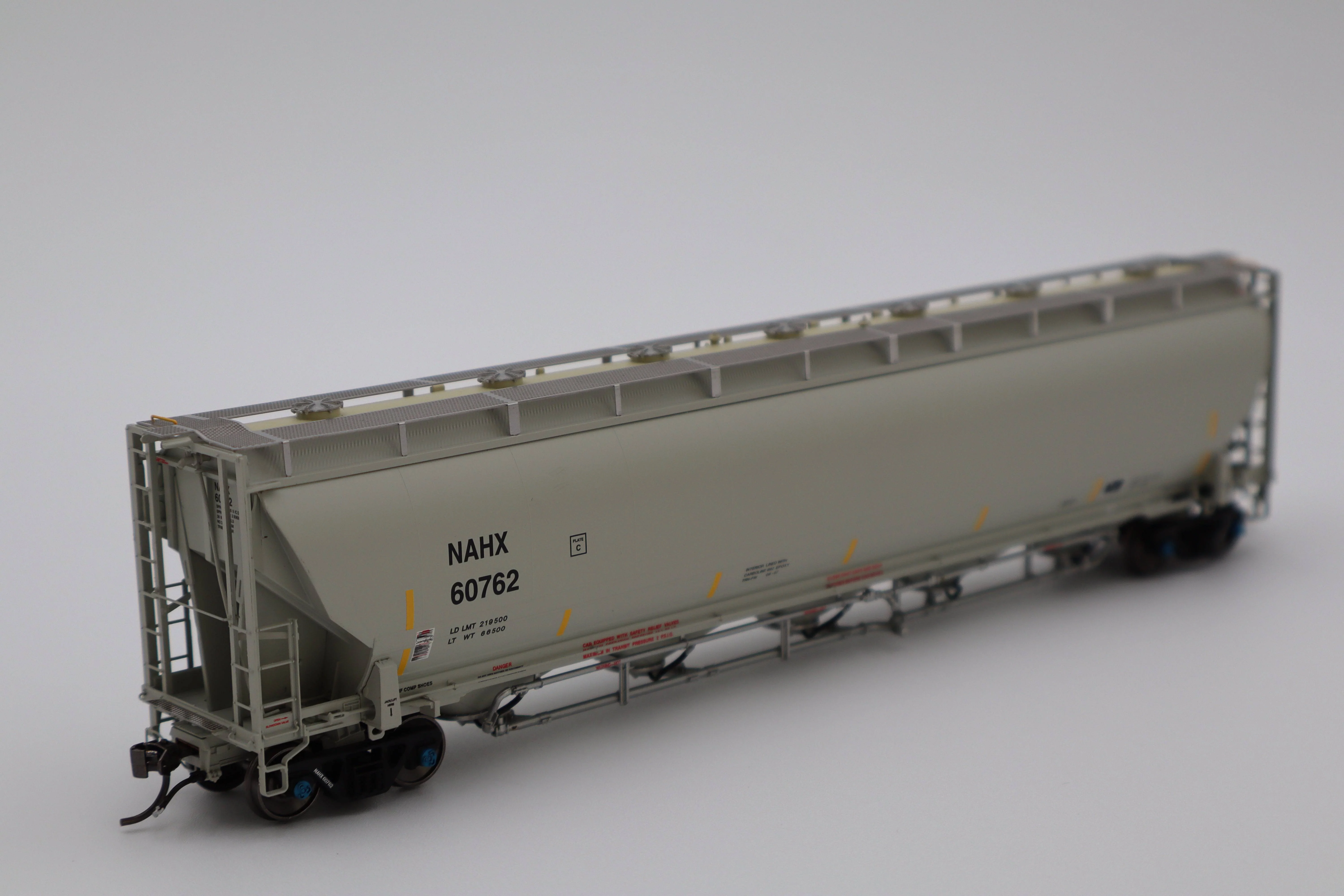 Atlas HO 20007497 - Master Trinity 5660 PD Covered Hopper - 'GE Rail Services (NAHX)' - #60861 - Image 2