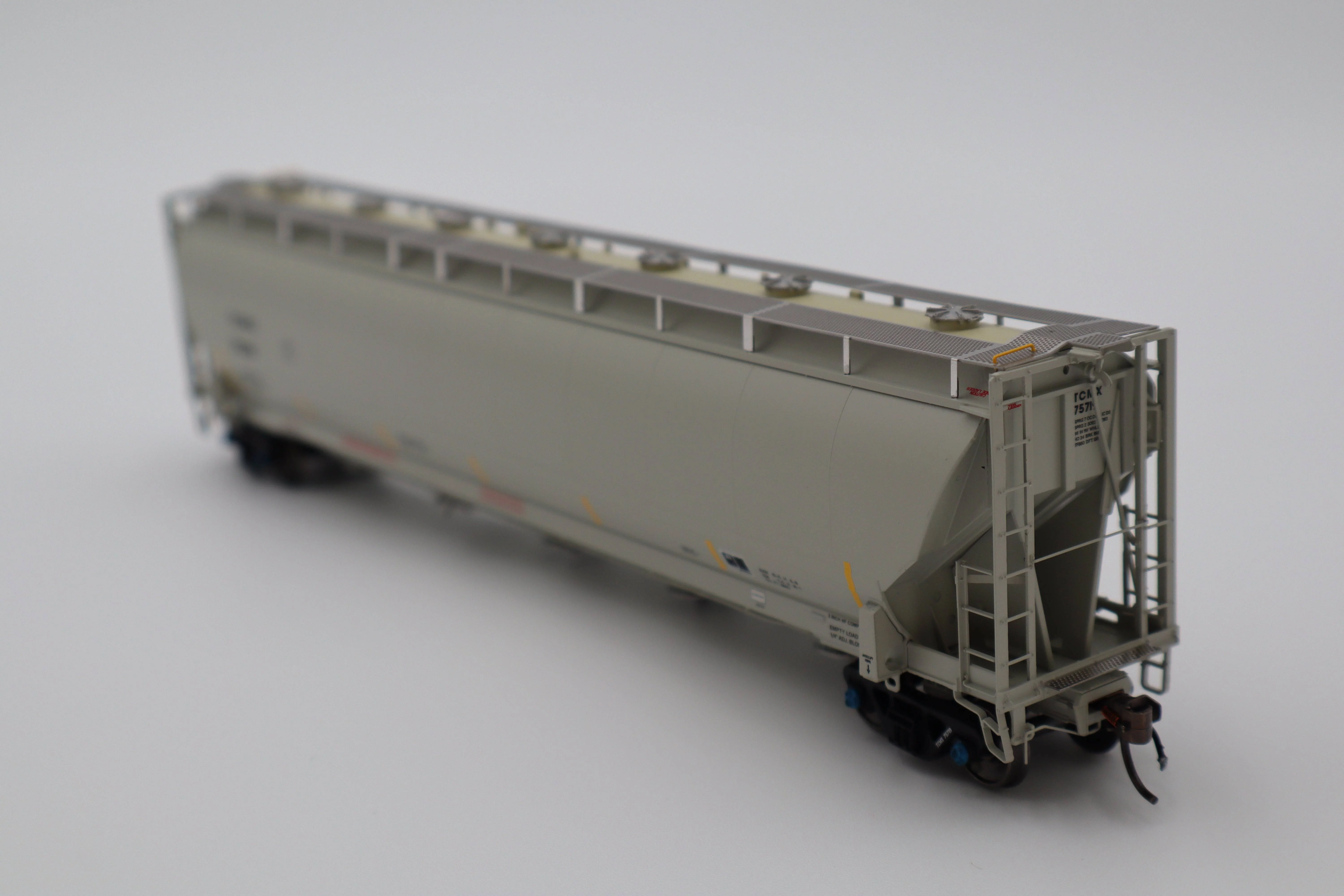 Atlas HO 20007502 - Master Trinity 5660 PD Covered Hopper - 'CIT Group (TCMX)' - #75722 - Image 3
