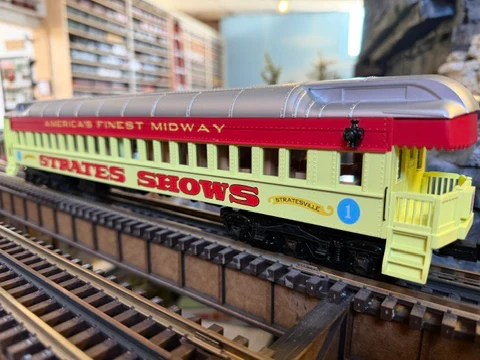 Atlas O 3001772A - Premier - Madison Heavyweight Passenger Cars "Strates Shows" (4-Car) Red - Image 11