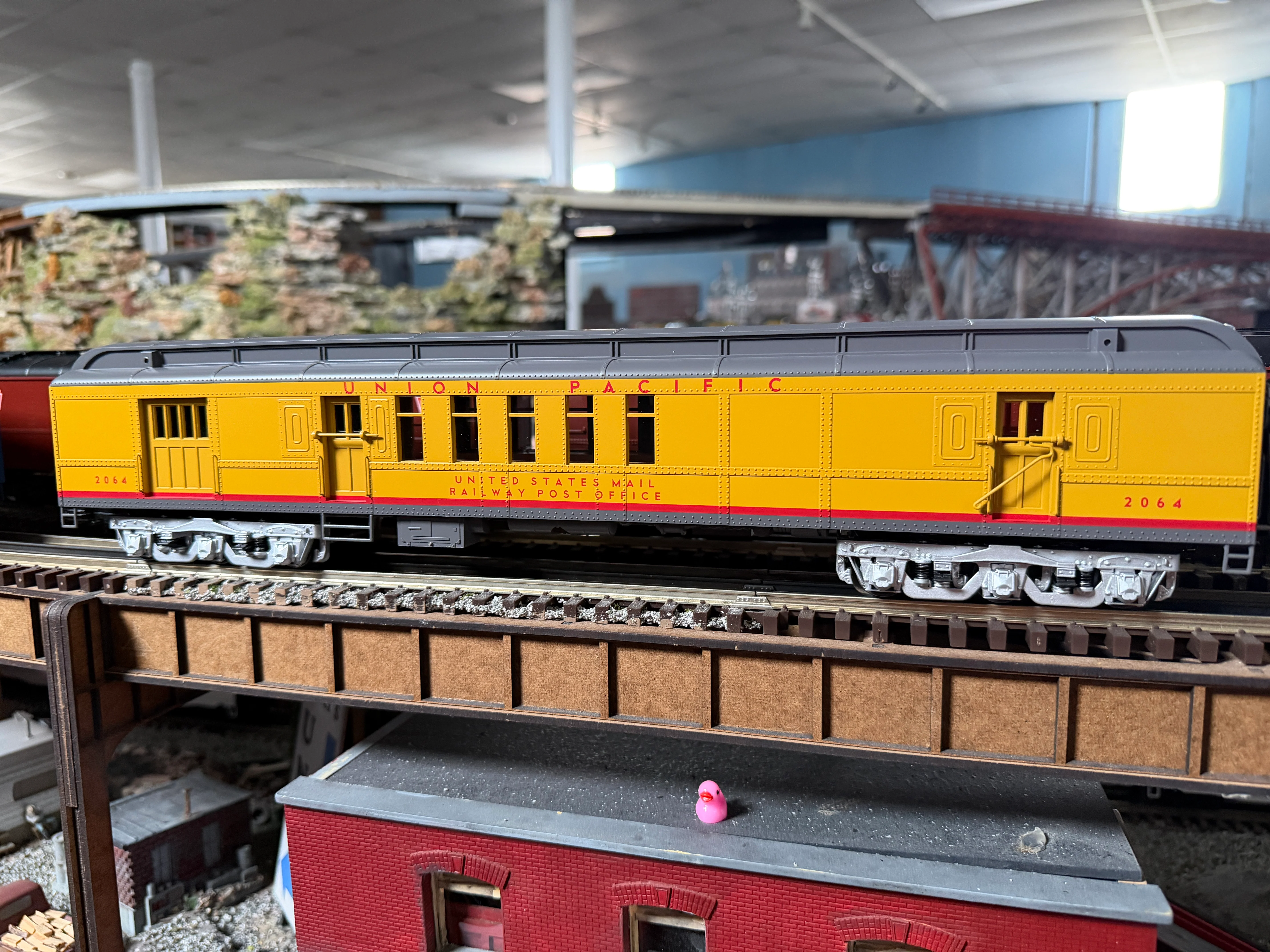 Atlas O 3001774B - Premier - Madison Heavyweight Passenger Car Set “Union Pacific” (2-Car) - Image 3