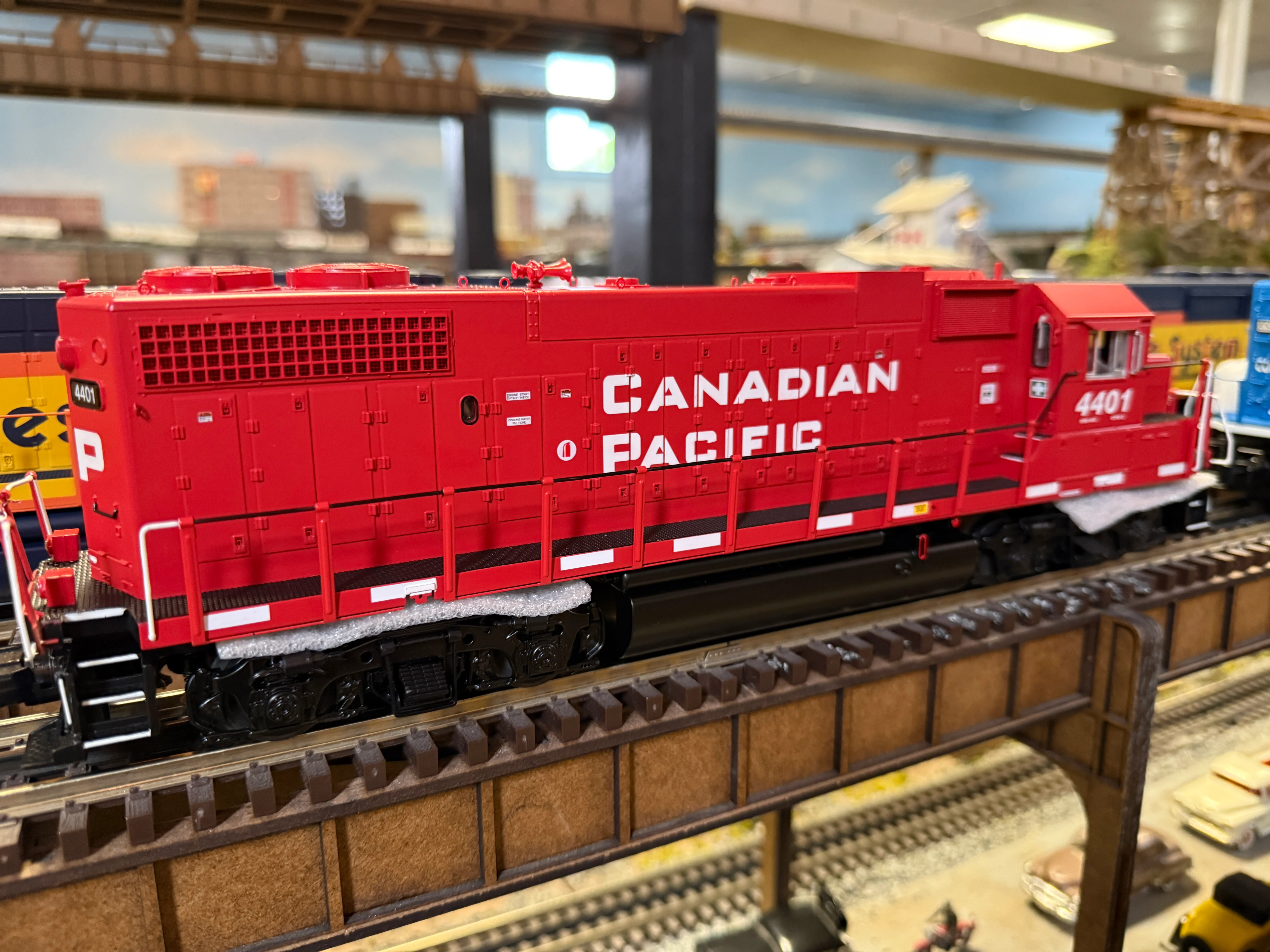 Atlas O 30138343 - Premier - GP38-2 Diesel Locomotive "Canadian Pacific" #4421 - Image 4