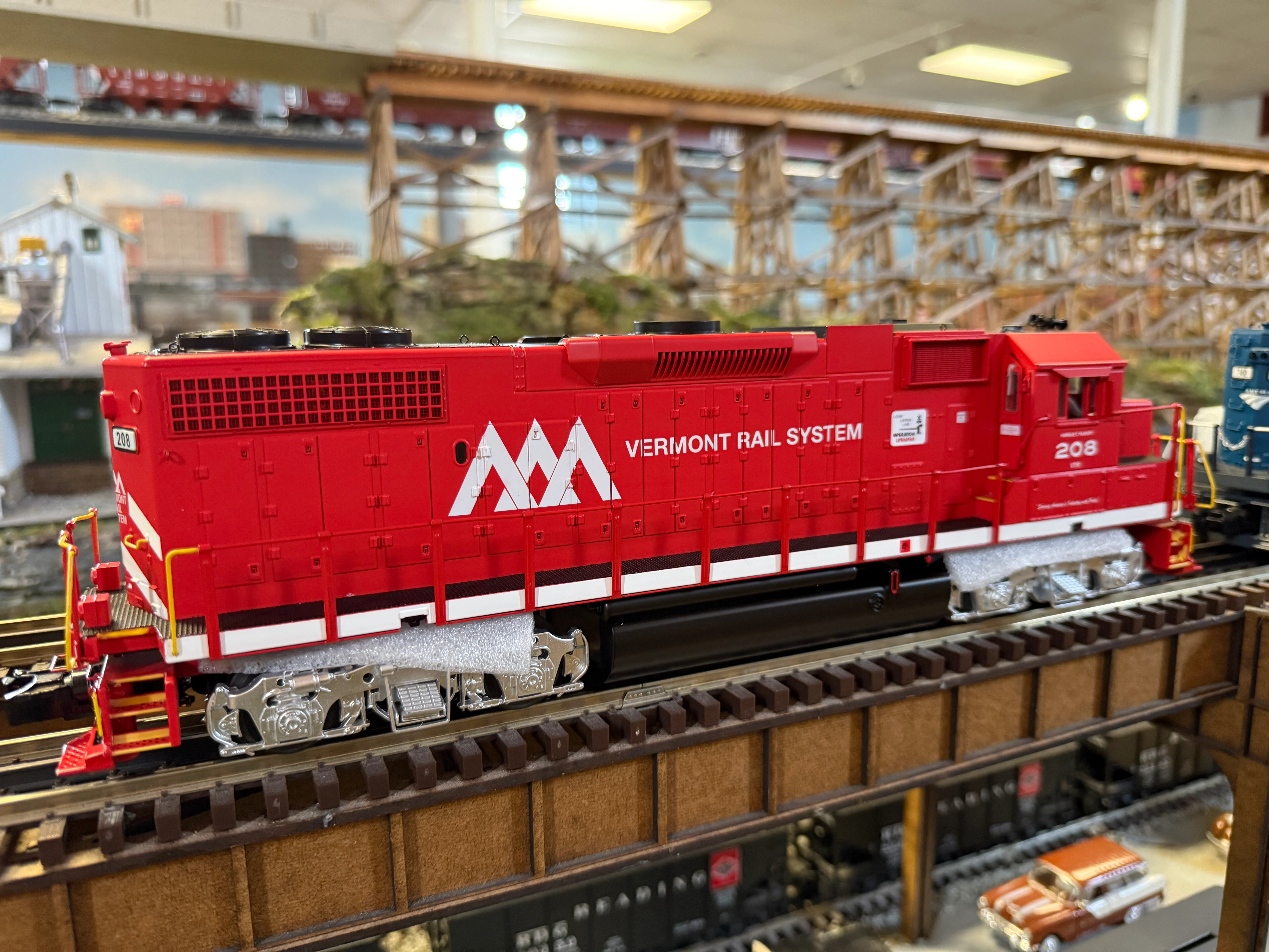 Atlas O 30138352 - Premier - GP38-2 Diesel Locomotive "Vermont Railway" #209 - Image 4