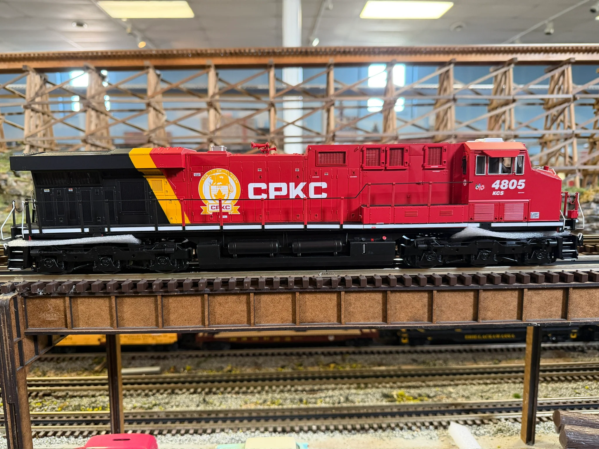 Atlas O 30138415 - Premier - ES44 Diesel Locomotive "Canadian Pacific Kansas City" #4805 - Image 4
