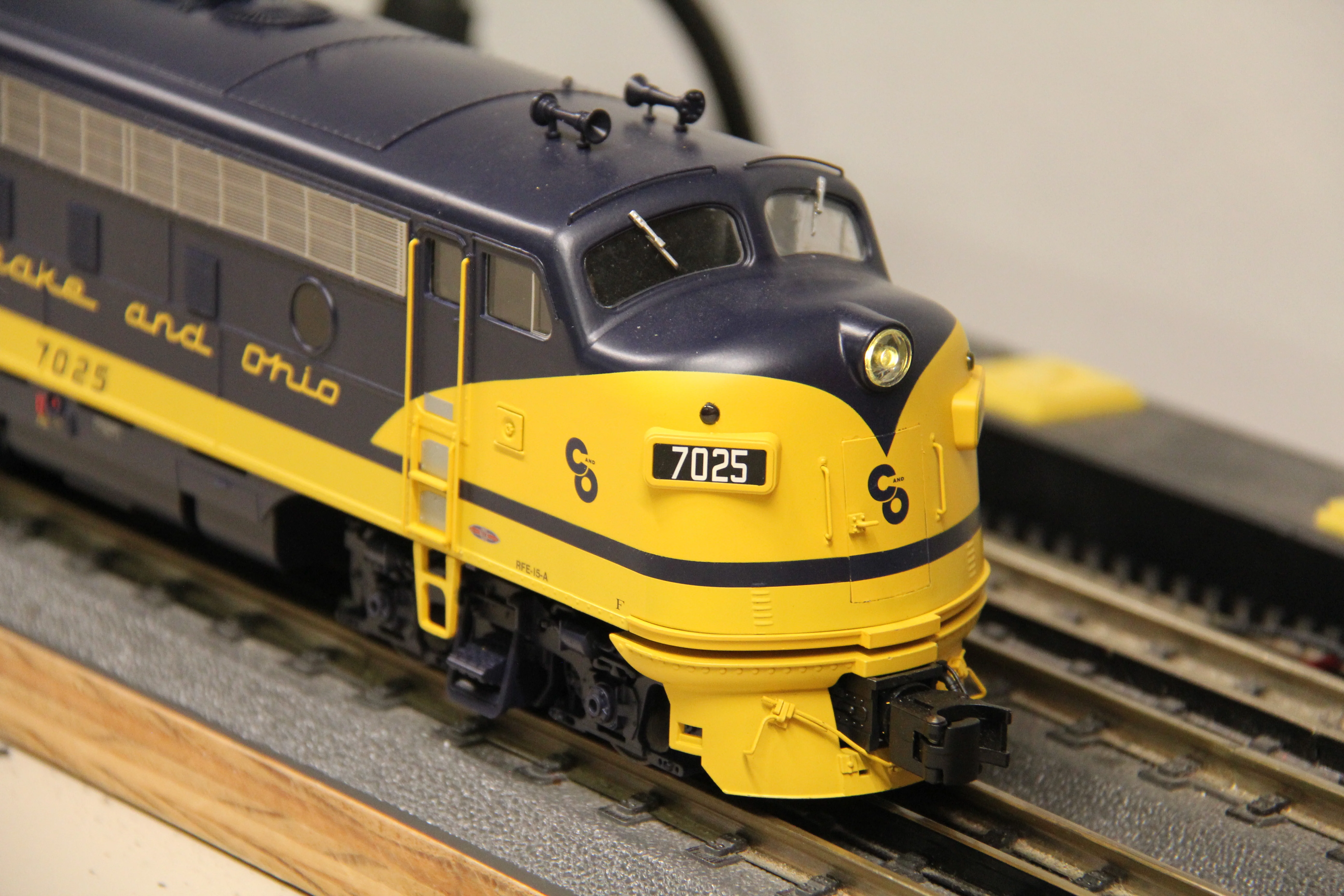 Atlas #30138080 Powered & #30138103 Chesapeake & Ohio F7 Phase 1 Locomotive-Second hand-M7326 - Image 5