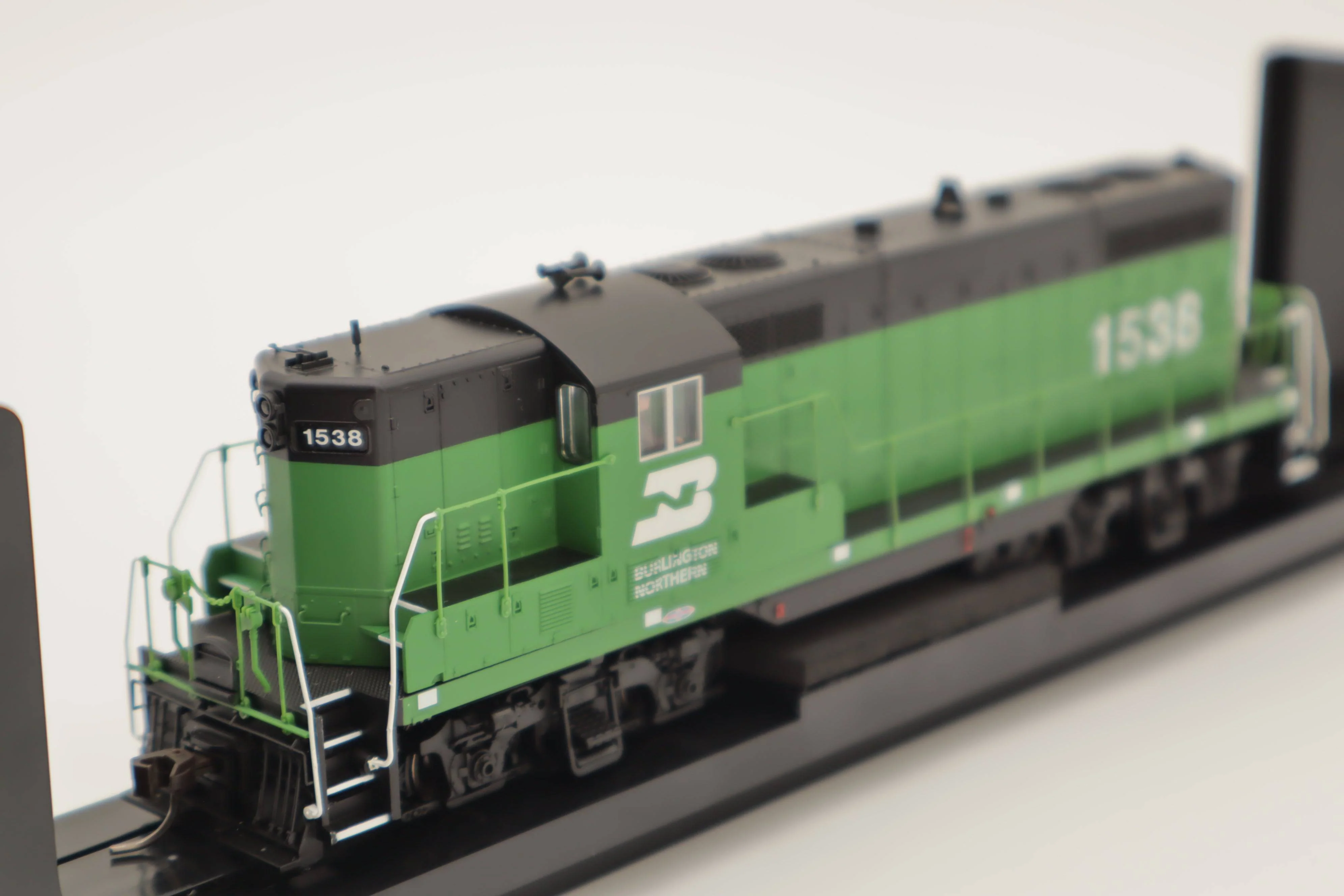 Atlas HO 10003963 - Classic - Gold - GP7 Diesel Locomotive "Burlington Northern" #1538 (w/DCC/ESU Sound) Cascade green, black - Image 2