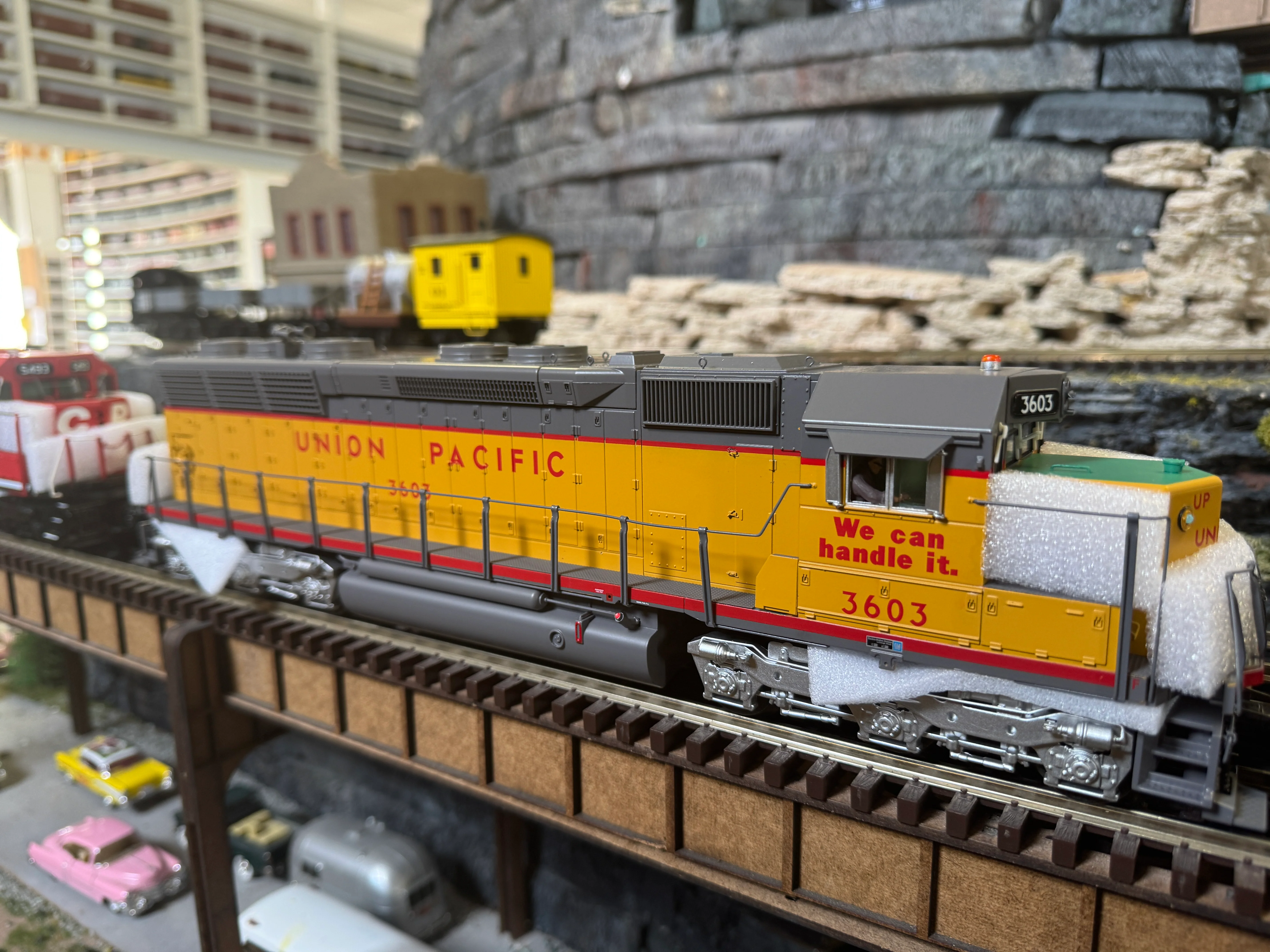 Atlas O 30138268 - Premier - SD45 Diesel Locomotive "Union Pacific" (We Can Handle It) #3618 w/ PS3 - Image 4