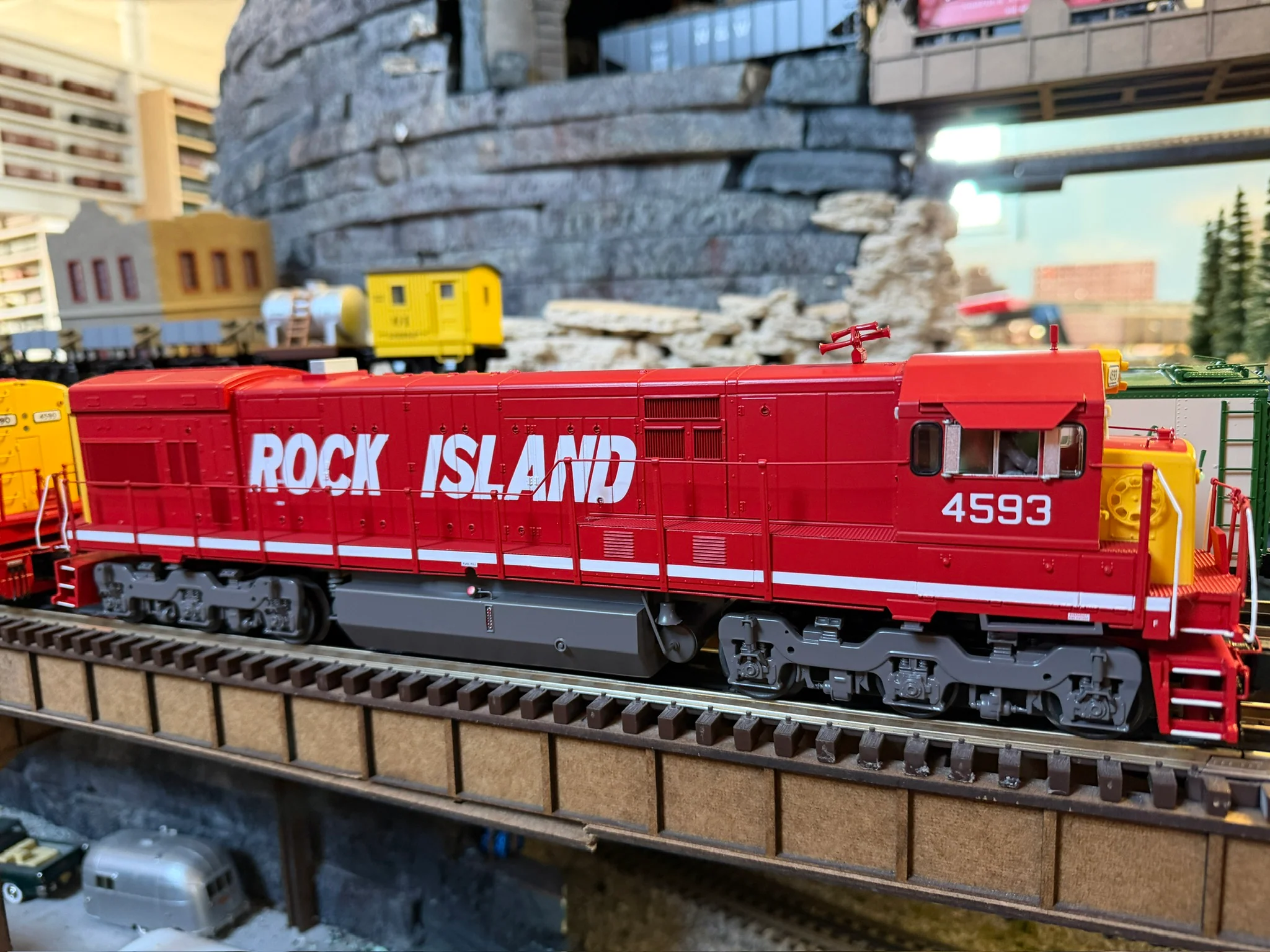 Atlas O 30138686S - Premier - U30C Diesel Locomotive "Rock Island" #4593 - Custom Run for Mr.Muffin's Trains - Image 3