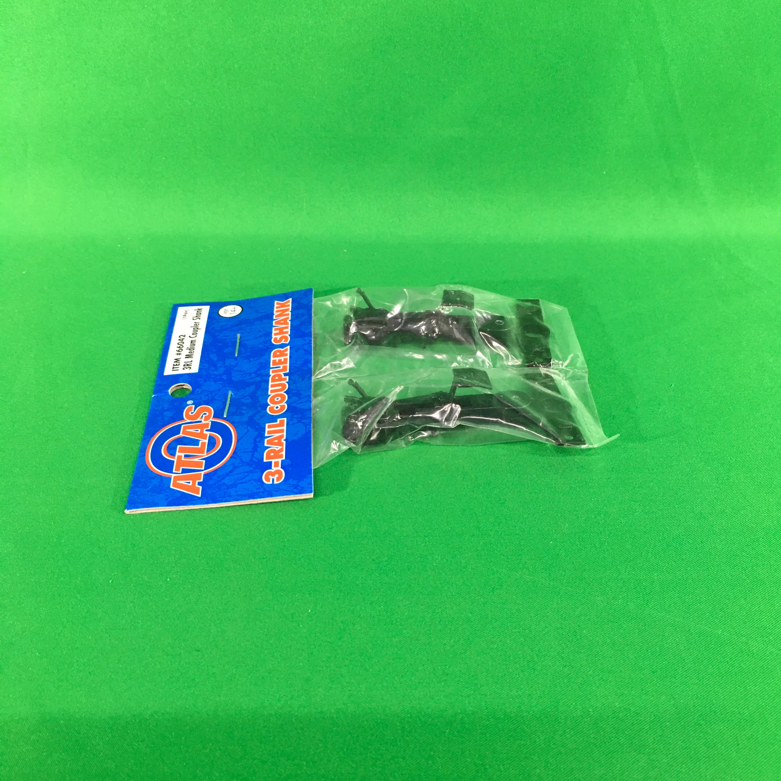 Atlas O 66042 - 3-Rail Medium Length Coupler Shank Pair - Image 4