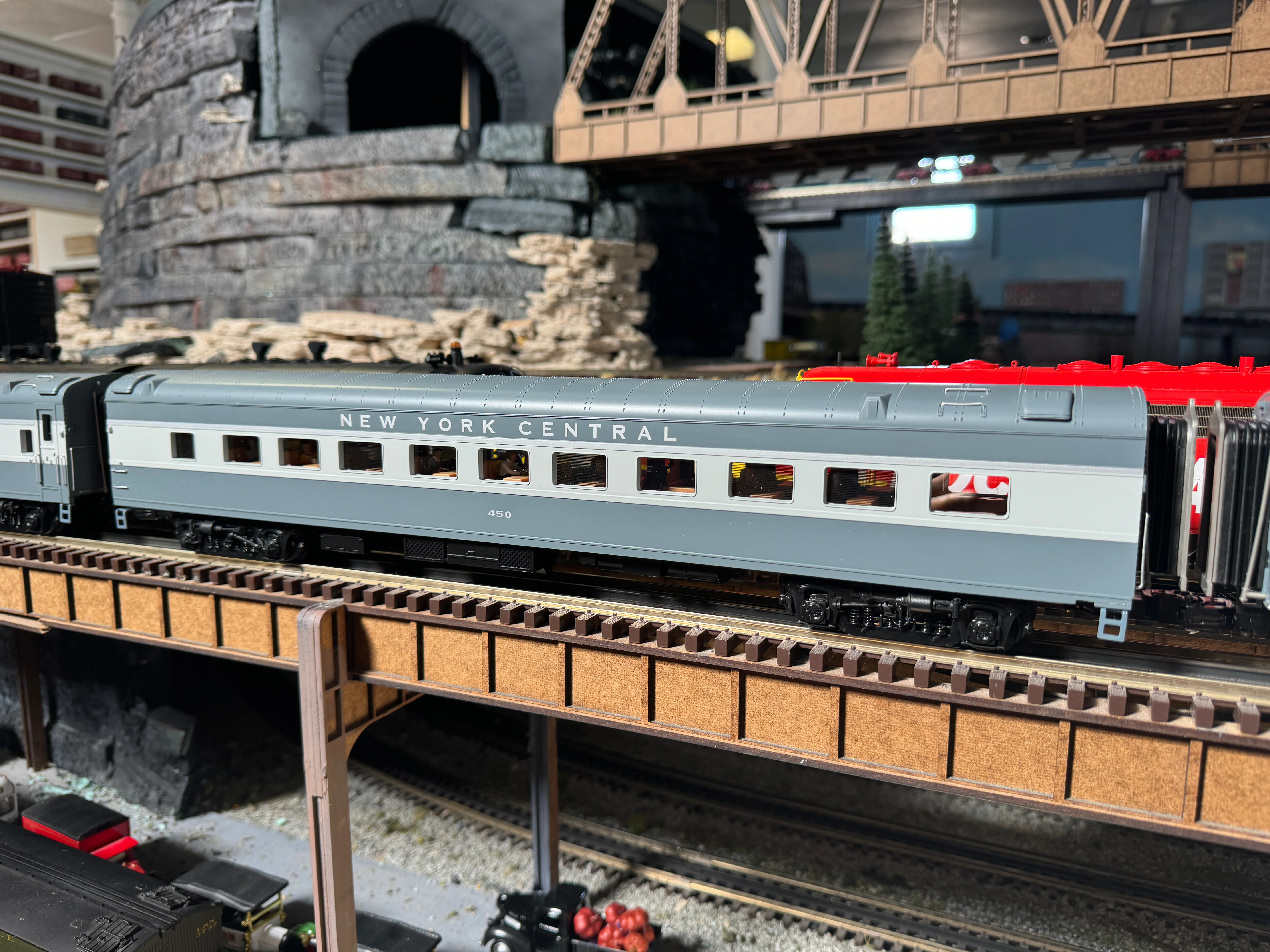 Atlas O - 70' Streamlined Passenger Set "New York Central" (5-Car) - Custom Run for MrMuffin'sTrains - Image 5