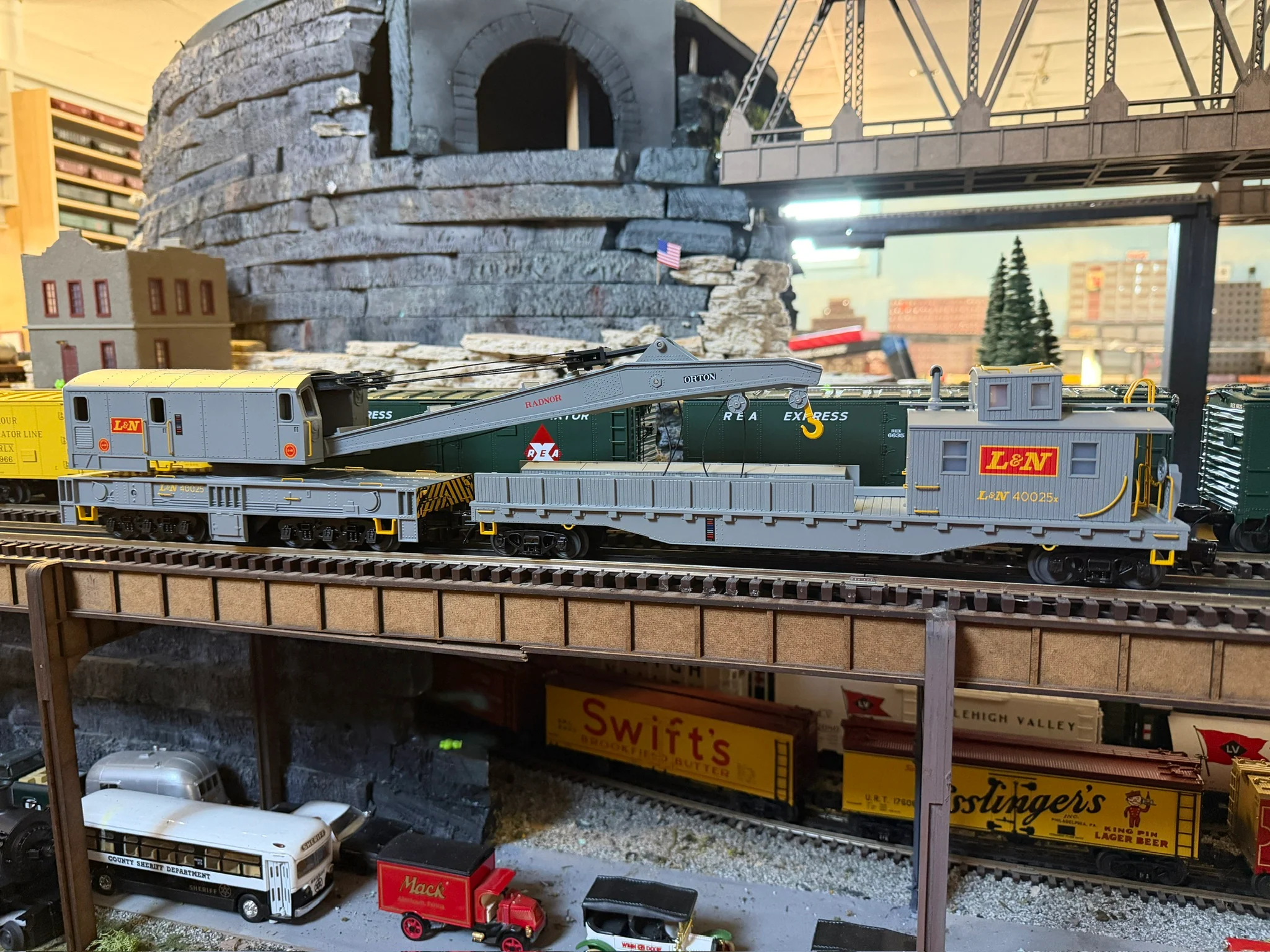 Atlas O - Premier - Crane & Tender Car Set “Louisville & Nashville” #40025 /#40025X (Set #2) - Custom Run for MrMuffin'sTrains - Image 5