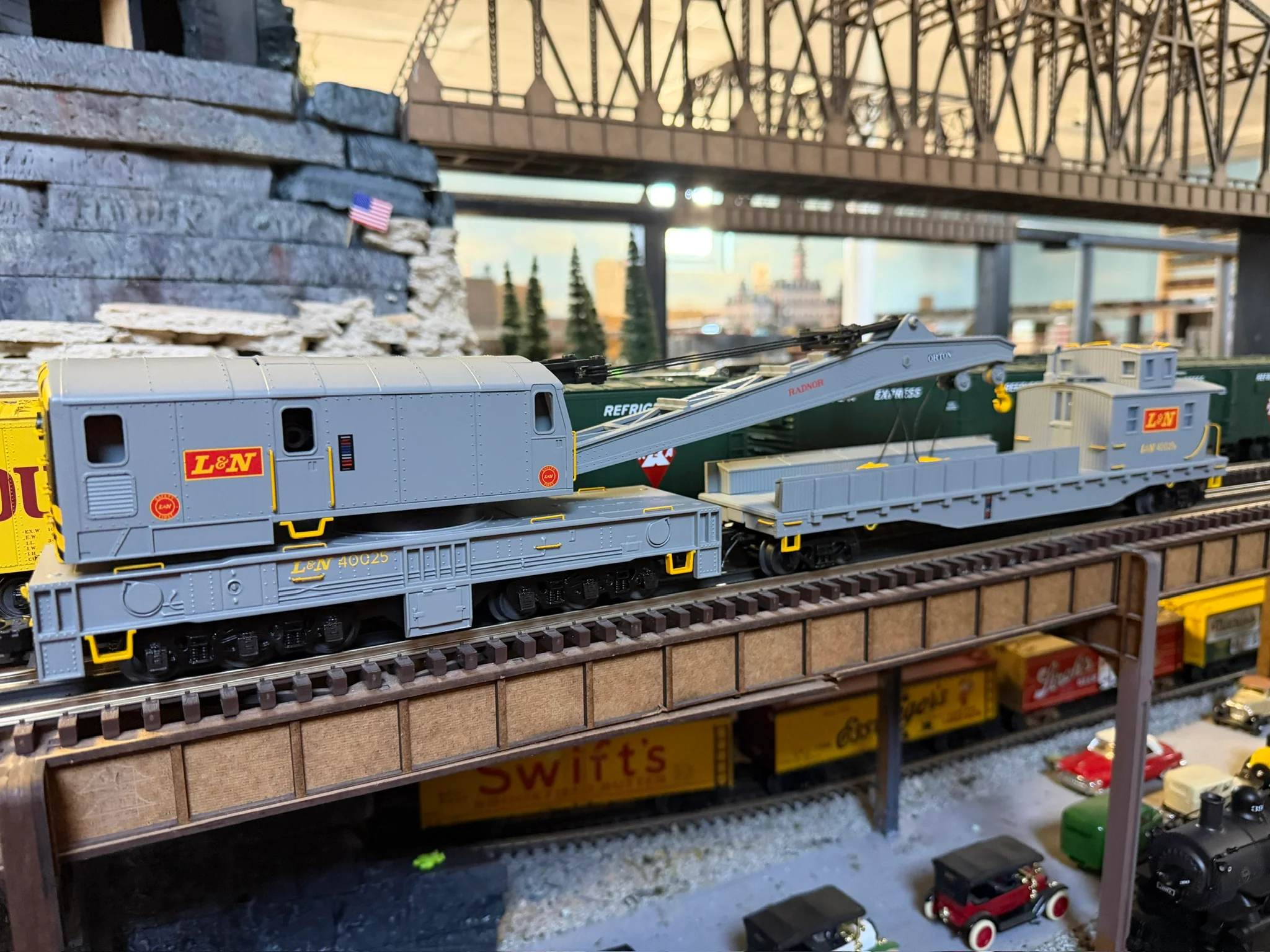 Atlas O - Premier - Crane & Tender Car Set “Louisville & Nashville” #40025 /#40025X (Set #2) - Custom Run for MrMuffin'sTrains - Image 6