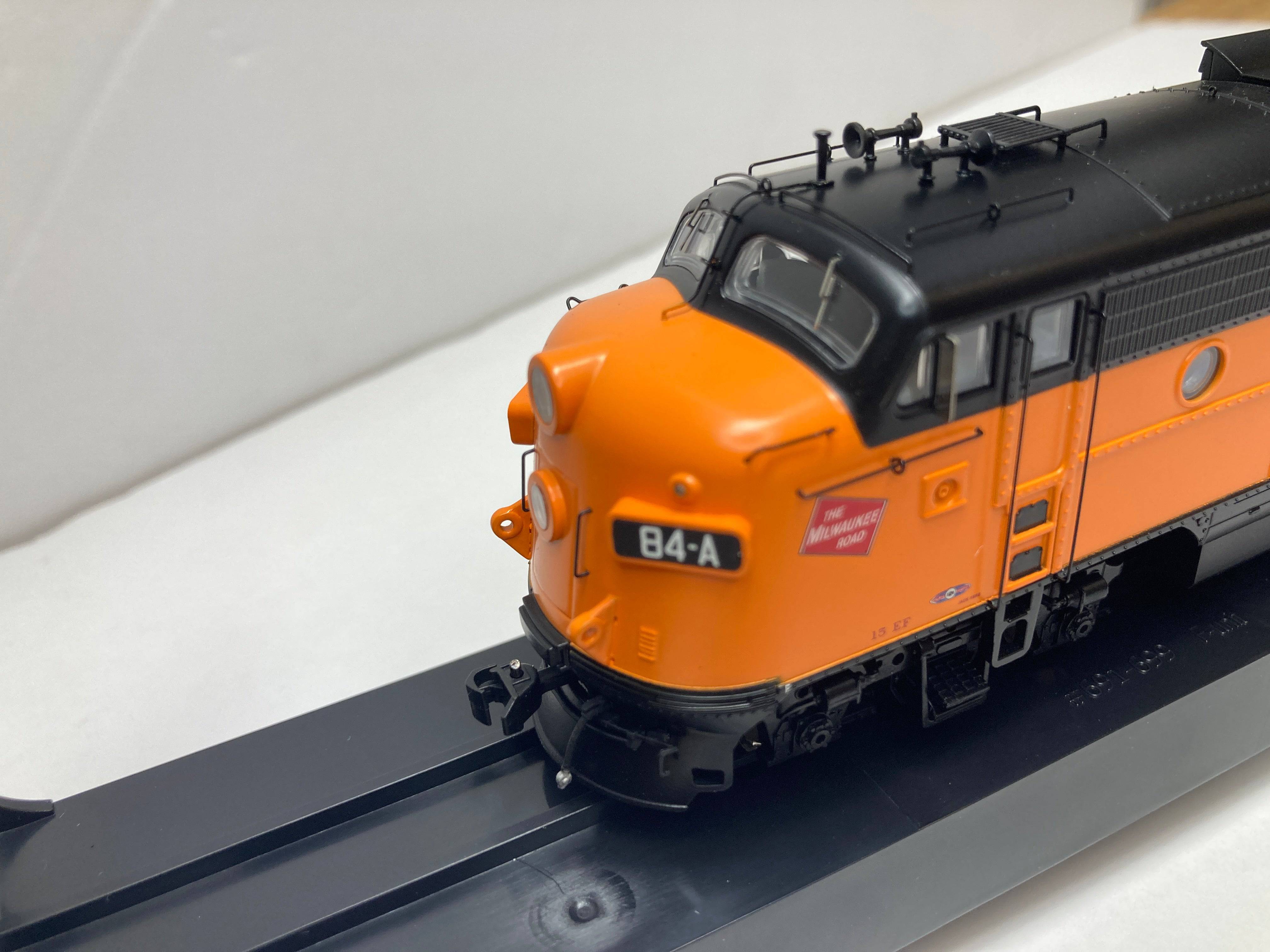 Bowser HO 24607 - Executive - EMD F-9A Diesel Locomotive "Milwuakee Road" #125A (w/DCC/Sound) - Image 2