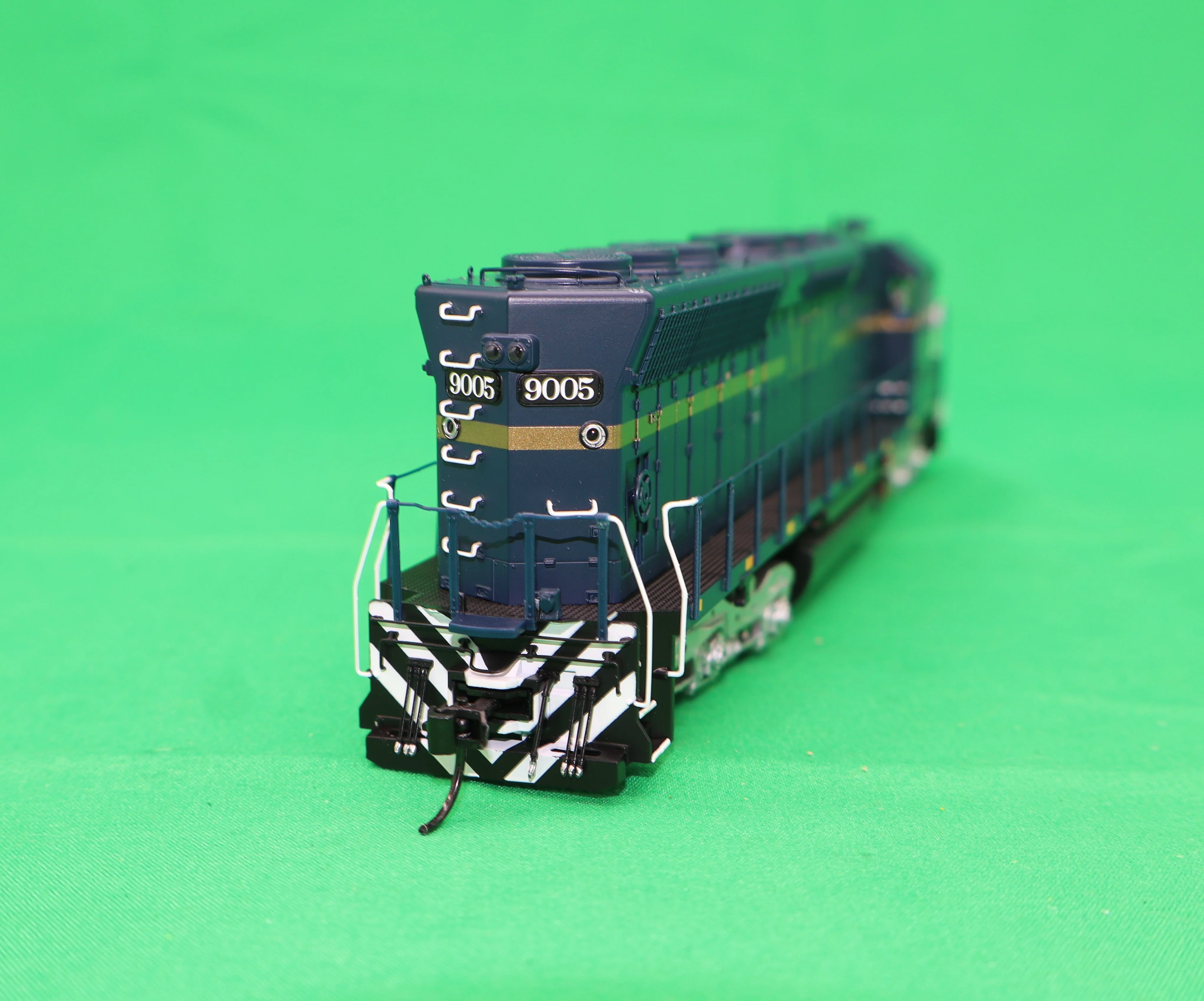 Broadway Limited Imports HO 9812 - EMD SD45 Diesel Locomotive "MPI" #9005 w/ DCC/Sound - Image 3