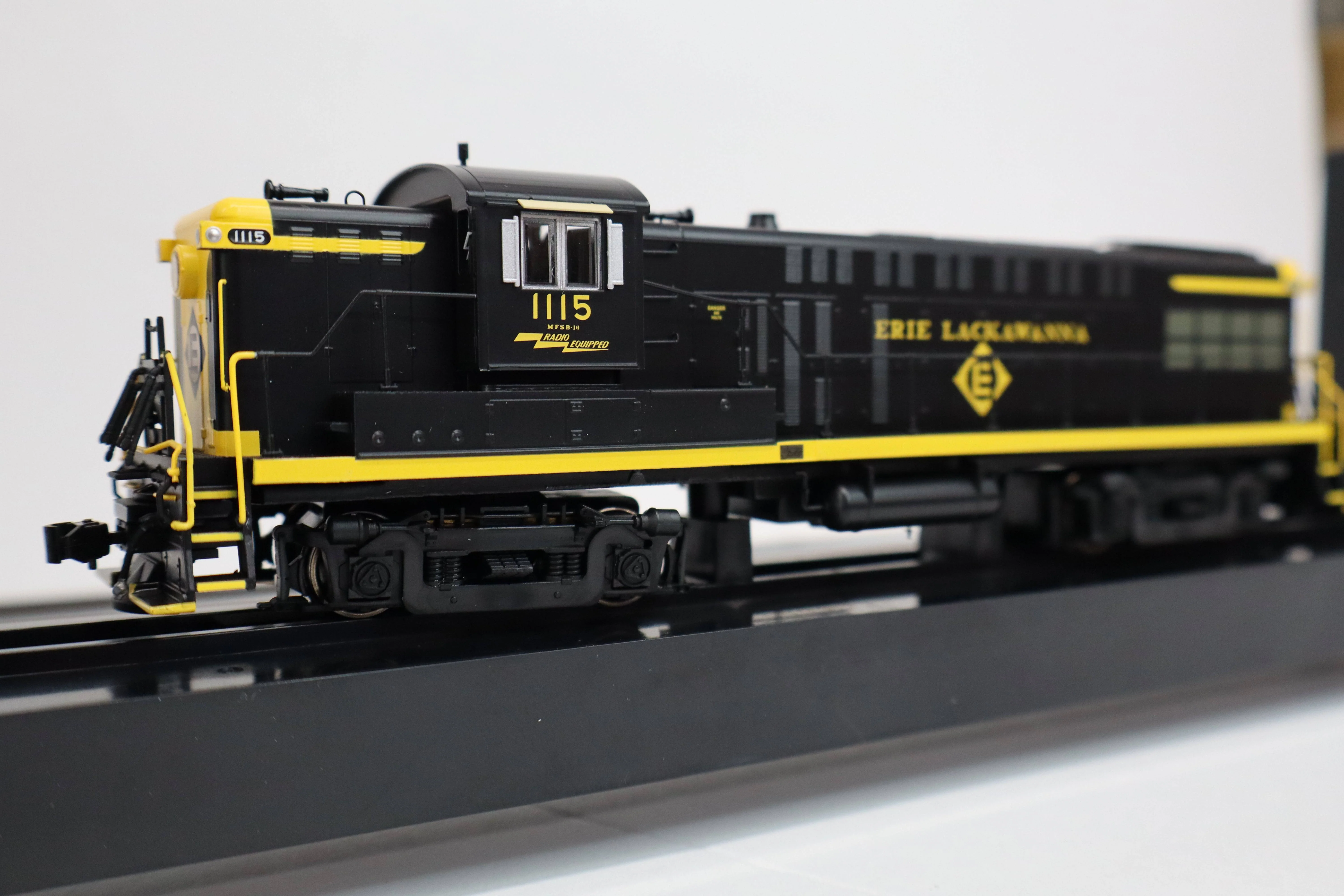 Bowser HO 25096 - Executive - AS-16 Baldwin Diesel Locomotive "Erie Lakawanna" #1115 w/ DCC/Sound - Image 2