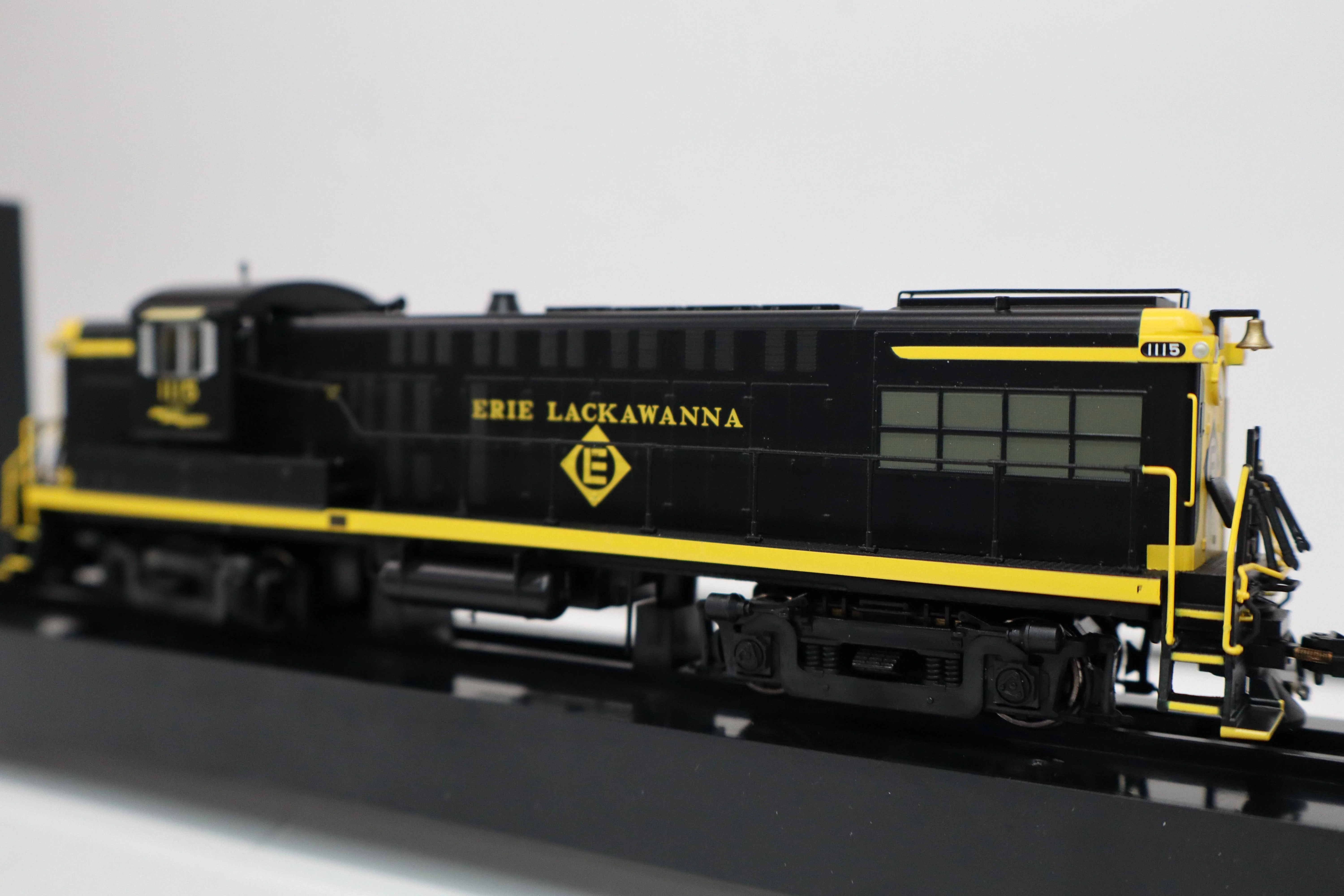 Bowser HO 25096 - Executive - AS-16 Baldwin Diesel Locomotive "Erie Lakawanna" #1115 w/ DCC/Sound - Image 3