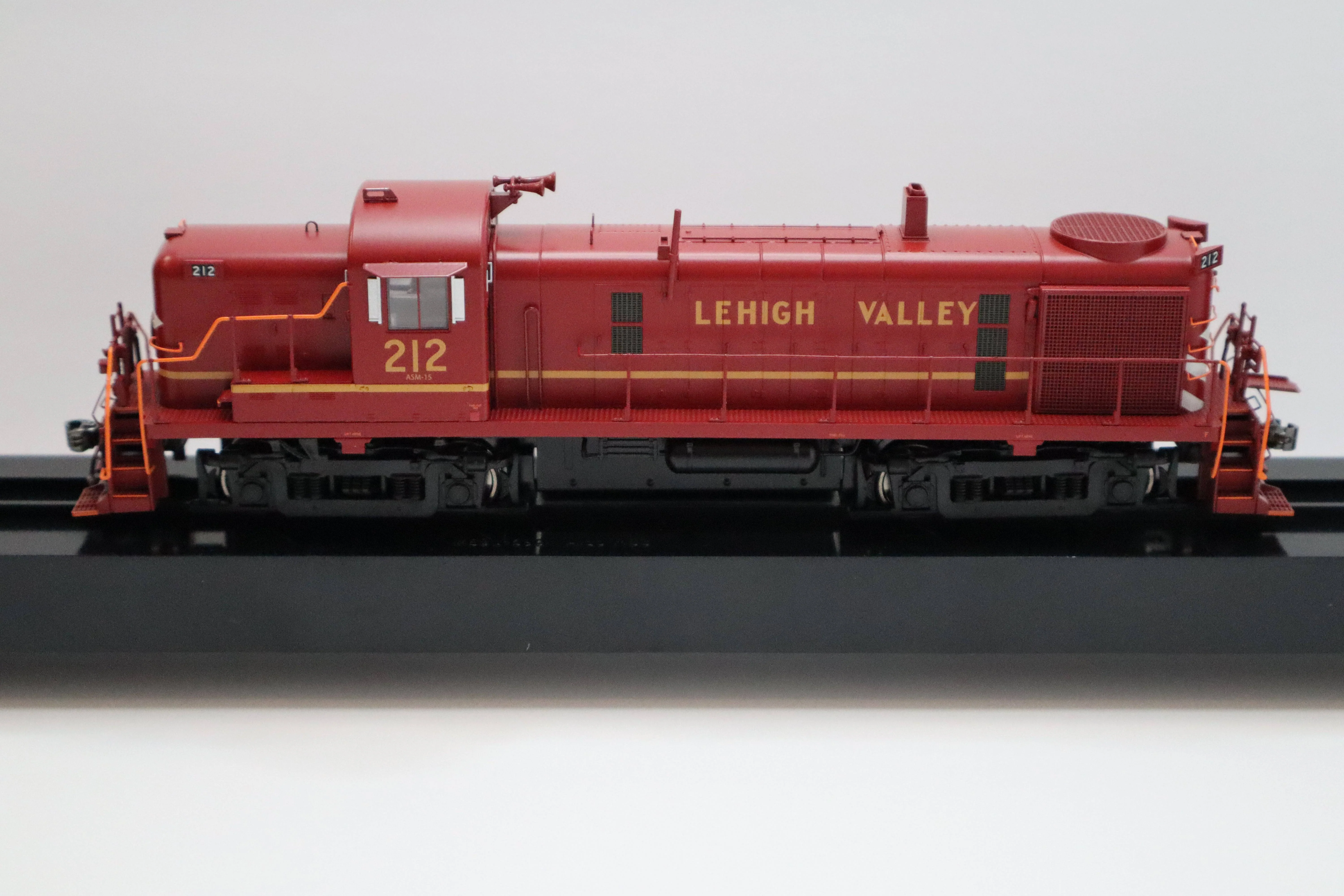 Bowser HO 25198 - Executive - Alco RS-3 Phase III Diesel Locomotive "Lehigh Valley" #212 (w/DCC/Sound) Ex-PRR Final Scheme