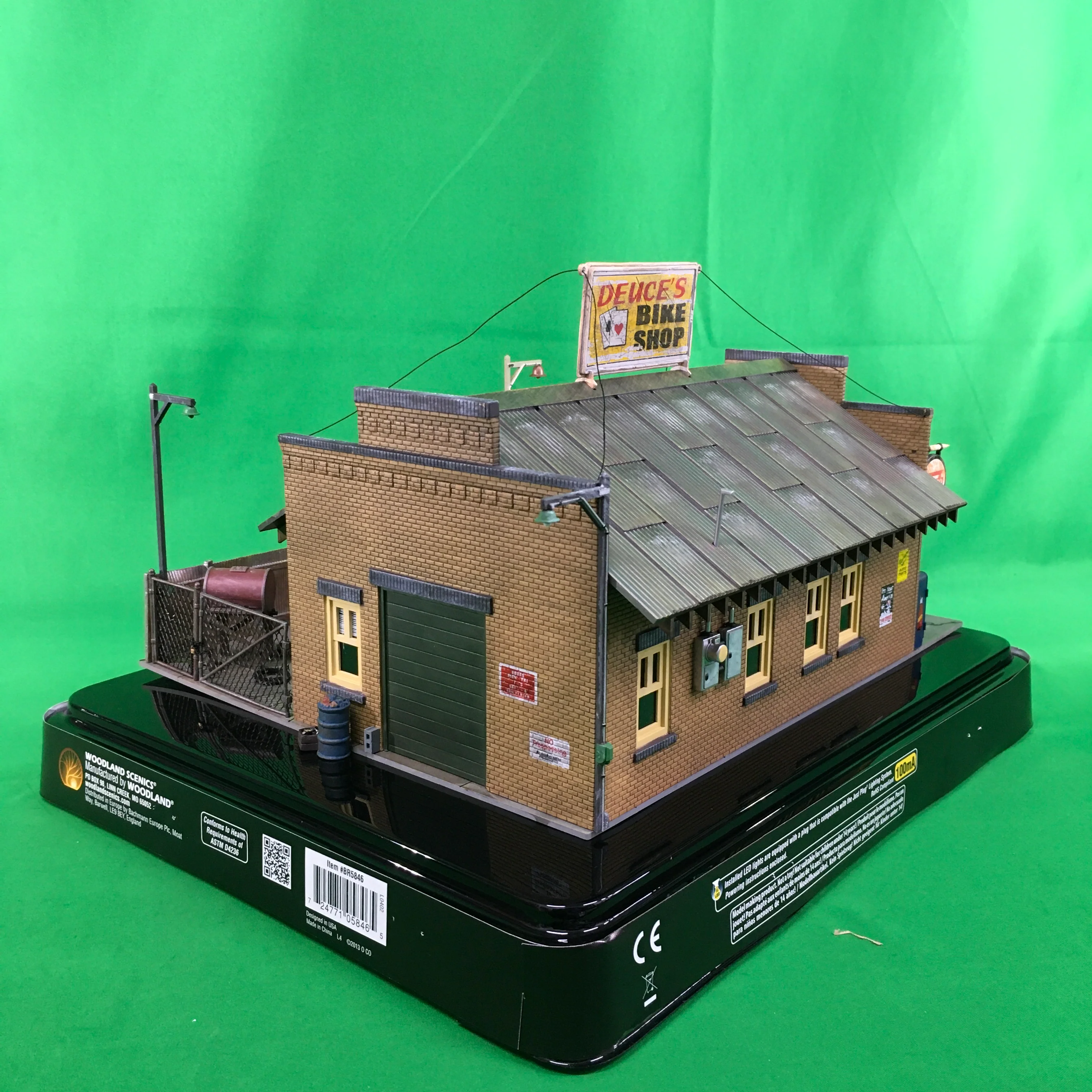 Woodland Scenics BR5846 - Deuce's Bike Shop - Image 2