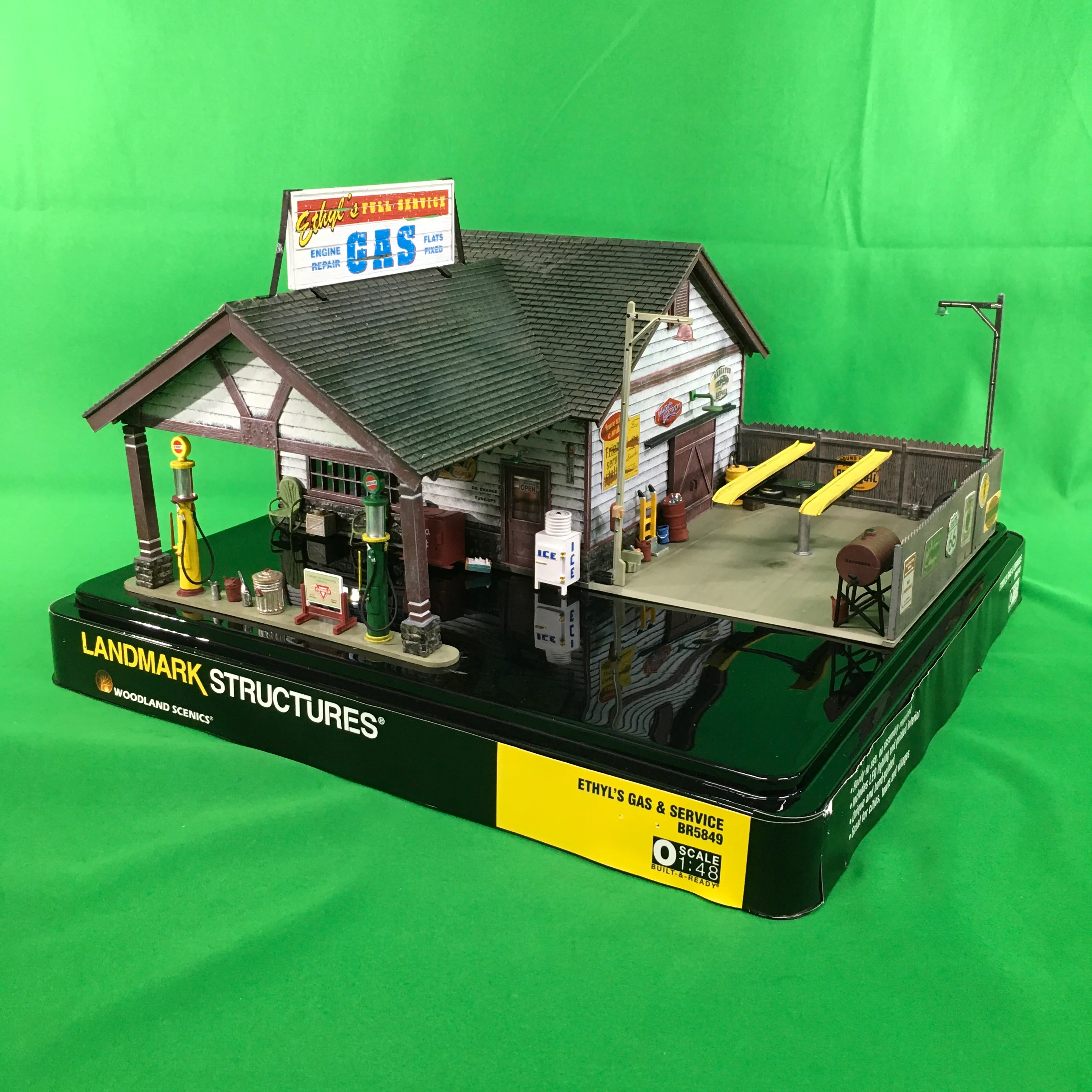 Woodland Scenics BR5849 - Ethyl's Gas & Service