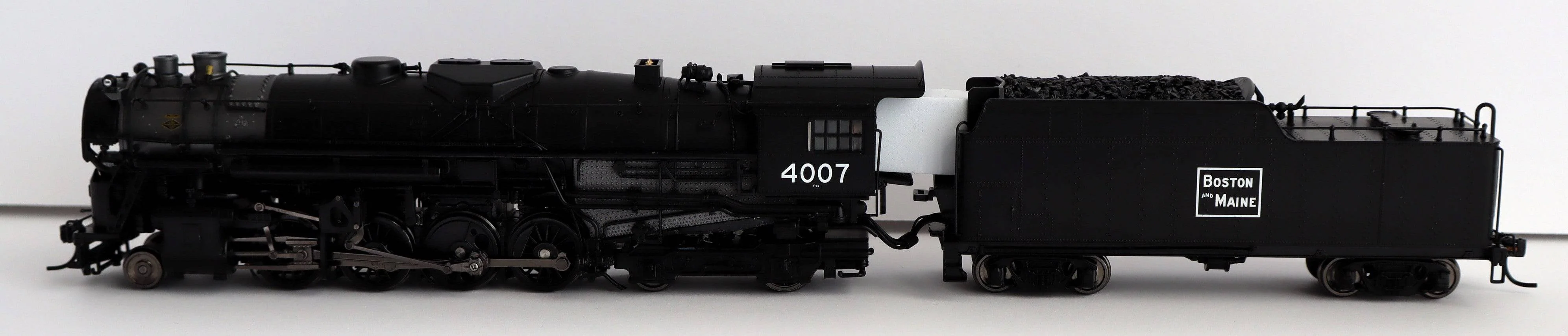 Broadway Limited Imports HO 7883 - 2-8-4 T1a Berkshire Steam Locomotive "Boston & Maine" #4016 w/DCC&Sound (4-Axle Tender) - Image 3