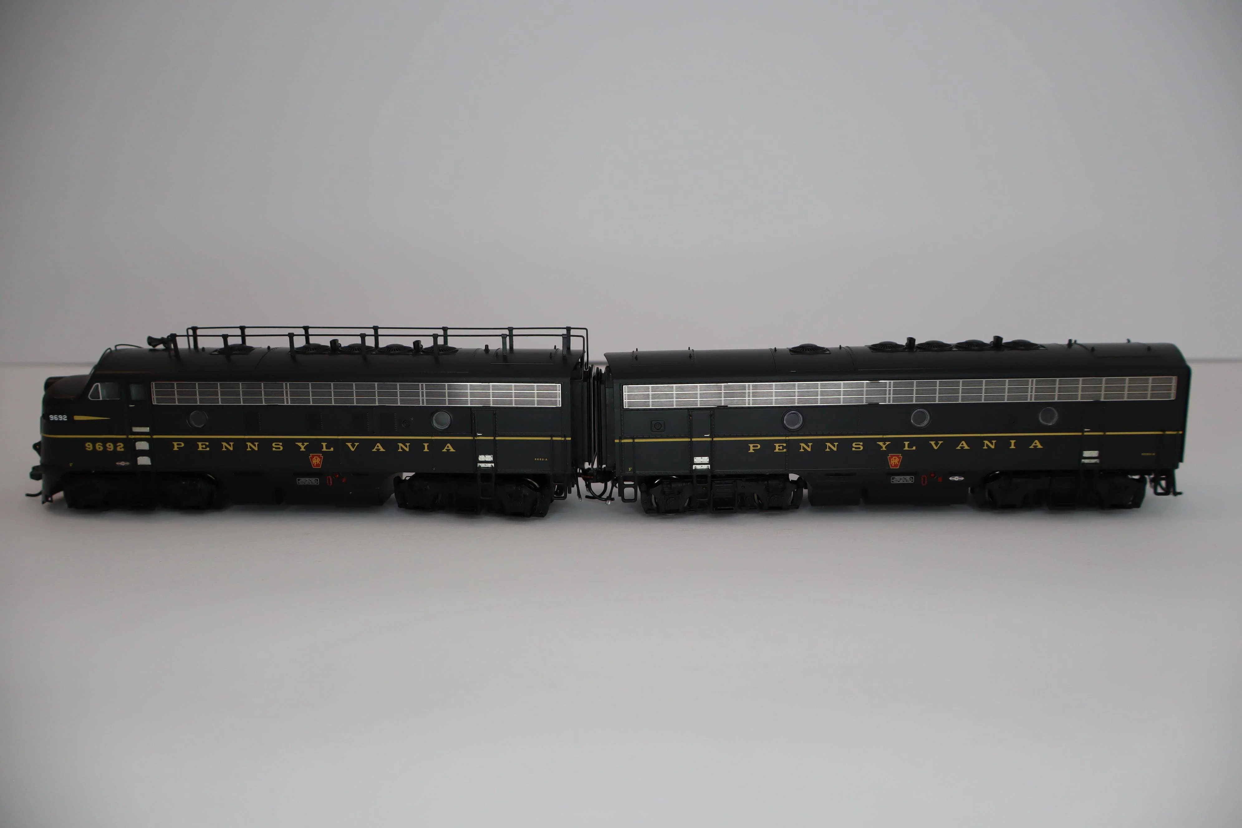 Broadway Limited Imports HO 8195 - EMD F7A/B Diesel Locomotive Set "Pennsylvania" #9692A/9555B (A/B Set)