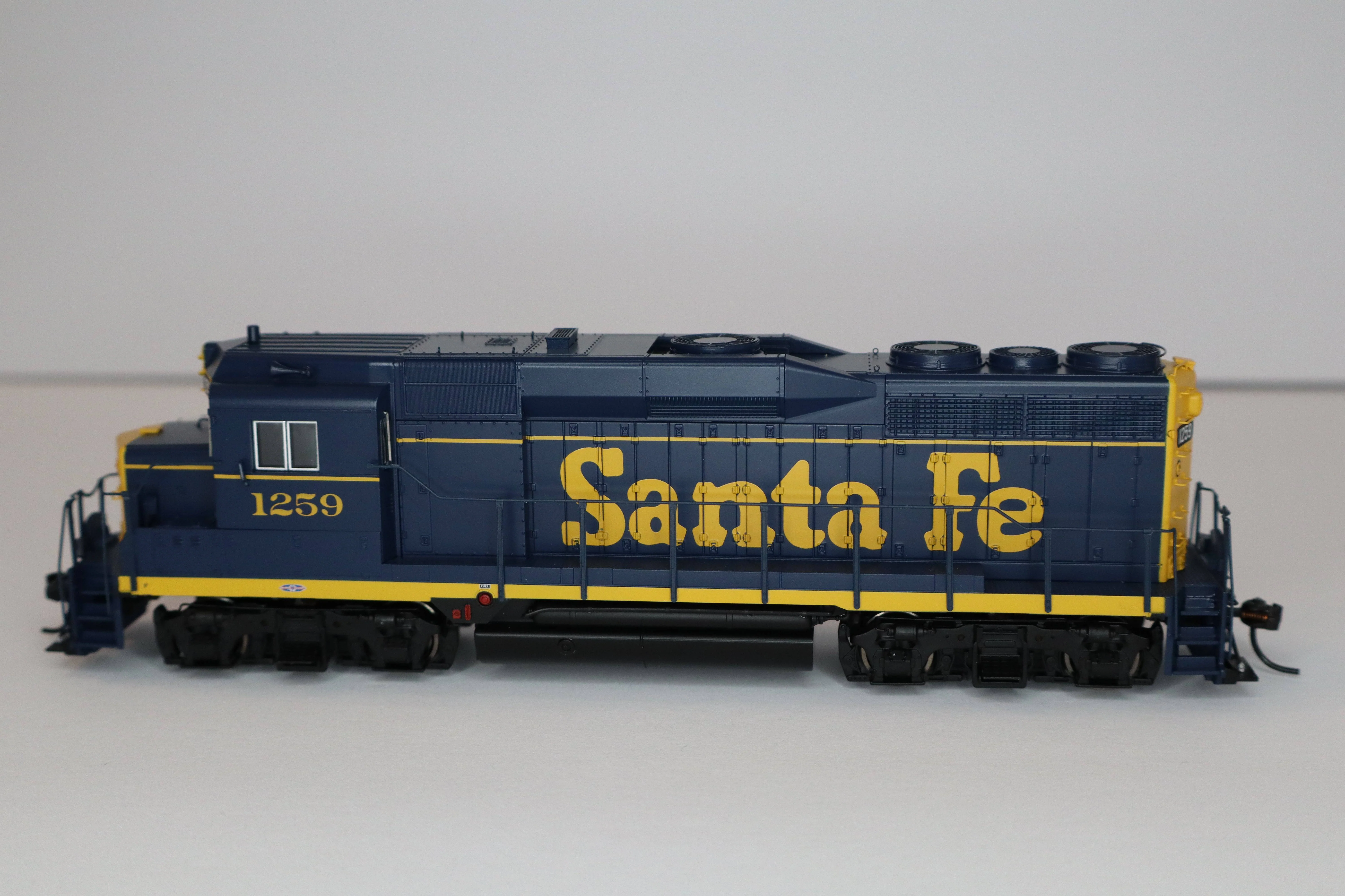 Broadway Limited Imports HO 9131 - EMD GP30 Diesel Locomotive "Atchison, Topeka & Santa Fe" #1263 (Bookend Scheme) w/DCC/Sound