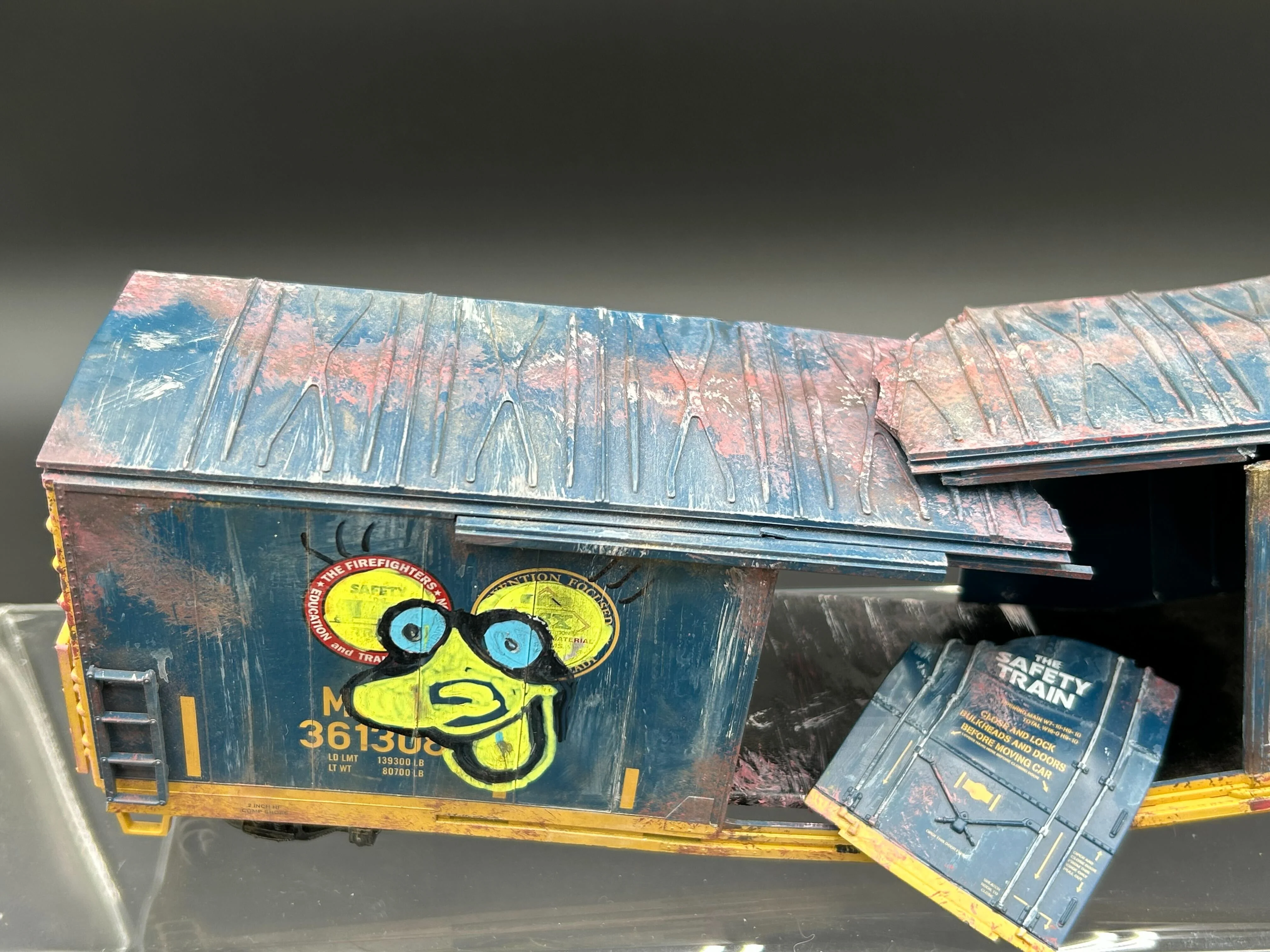CUSTOM MTH 30-74830 CSX 50' Double Door Plugged Boxcar #361308 Train Wreck Weathered Box Car with Graffiti-Second hand-M7448 - Image 8