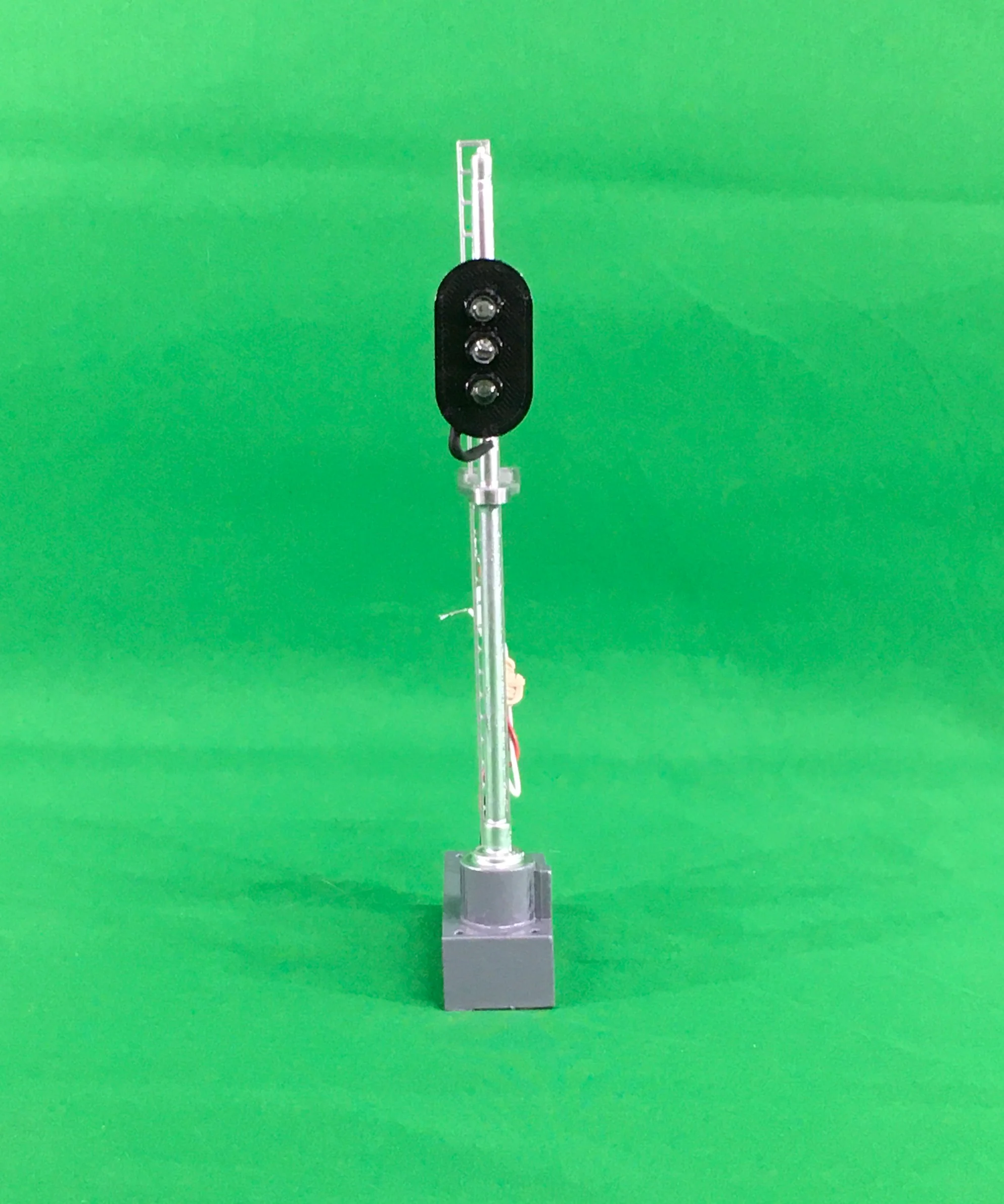 K & R Custom Models #201 - Single Street Light Signal - Image 2
