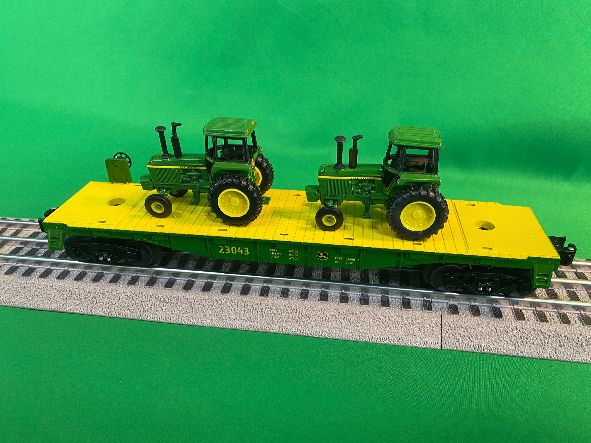 Lionel 2123040 - LionChief GP38 Freight "John Deere" Set - Image 4