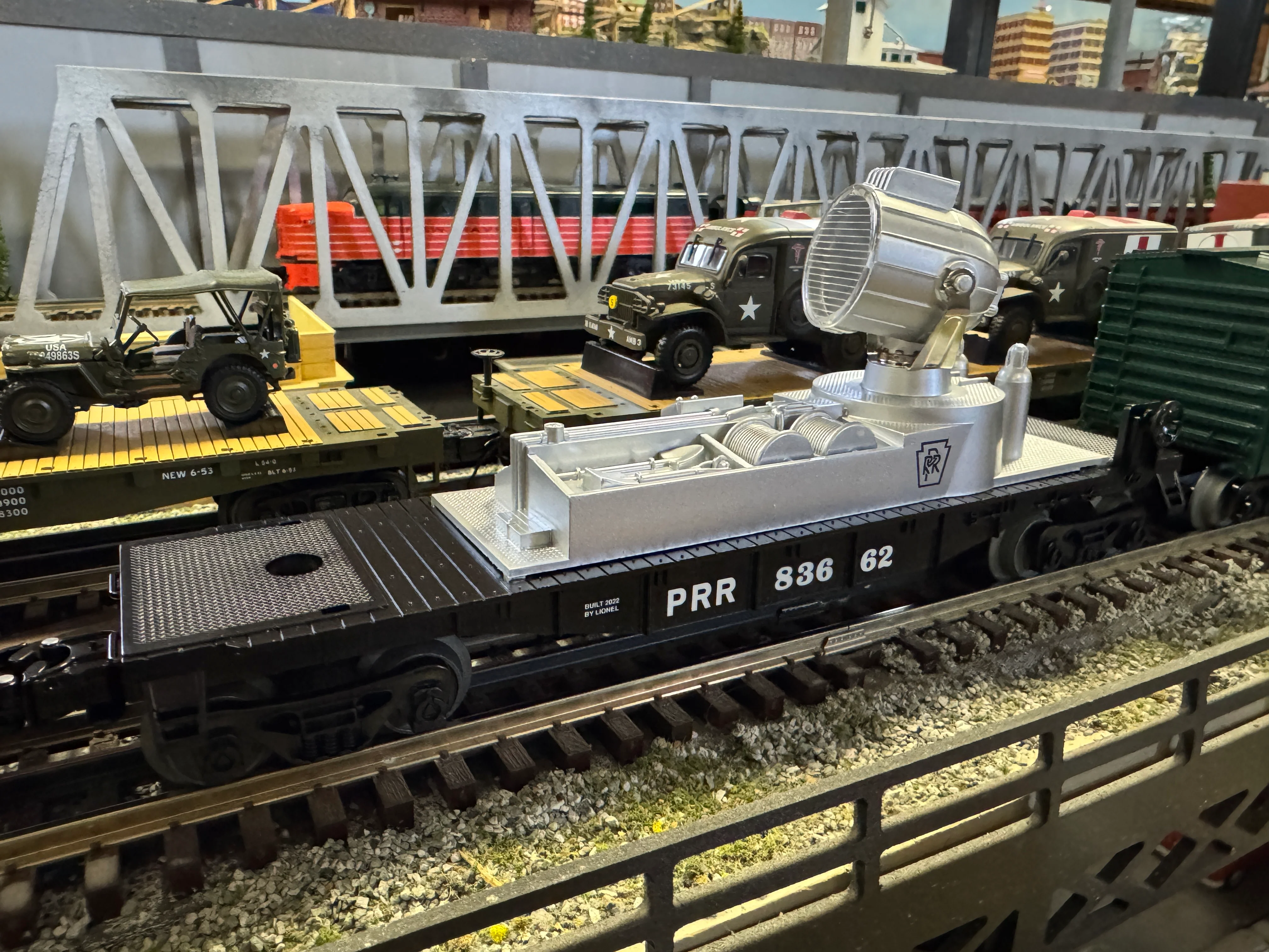Lionel 2123200 - LionChief "Pennsylvania Keystone" Freight Set w/ Bluetooth 5.0 - Image 9