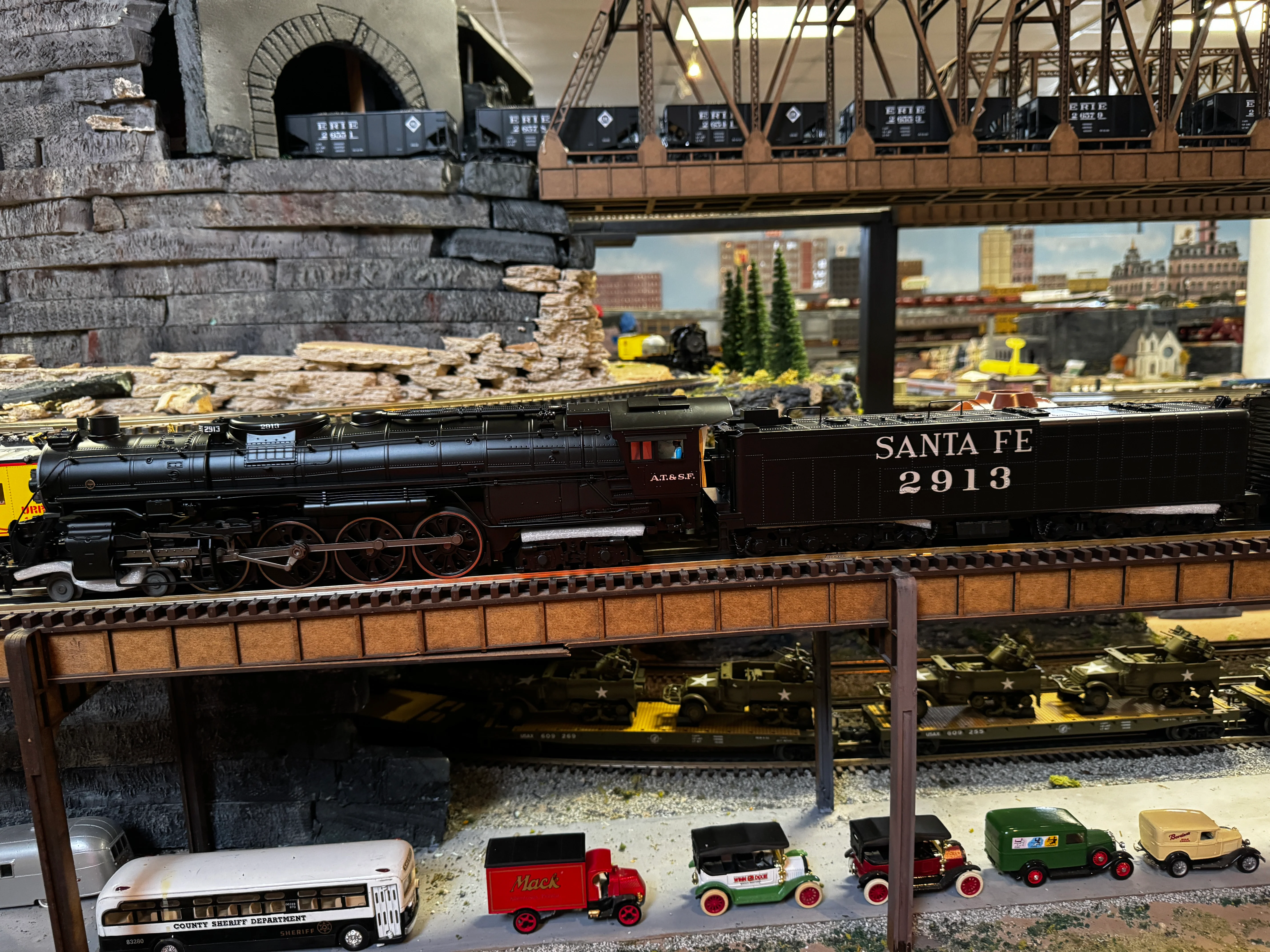 Lionel 2322080 - Legacy Fast Fruit Express "Santa Fe" Freight Set - Image 4