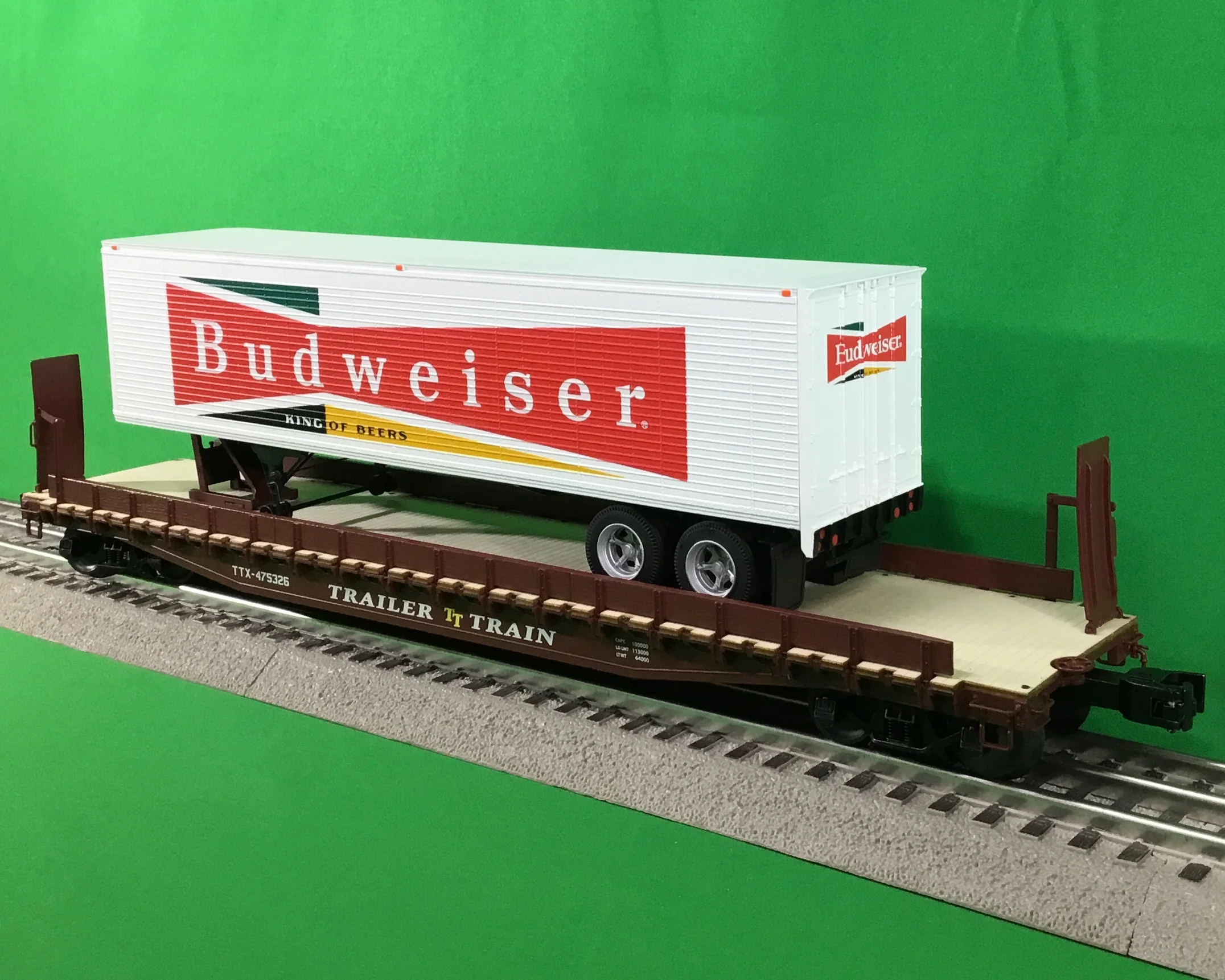 Lionel 2326400 - 50' Flatcar "TTX" w/ Budweiser Trailer - Image 3