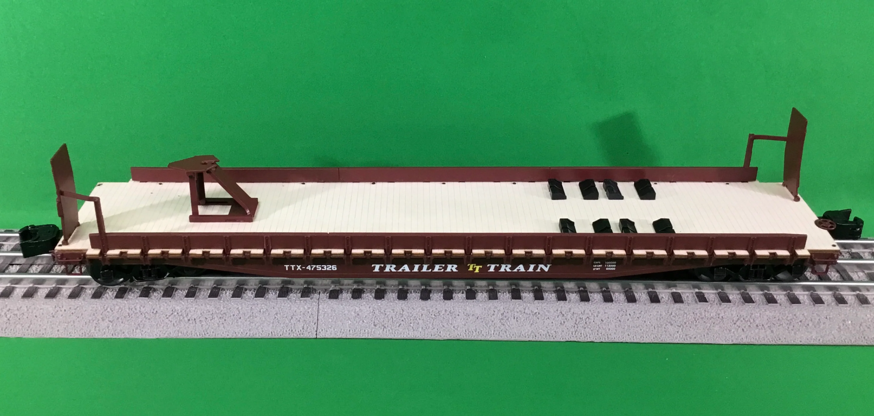 Lionel 2326400 - 50' Flatcar "TTX" w/ Budweiser Trailer - Image 4