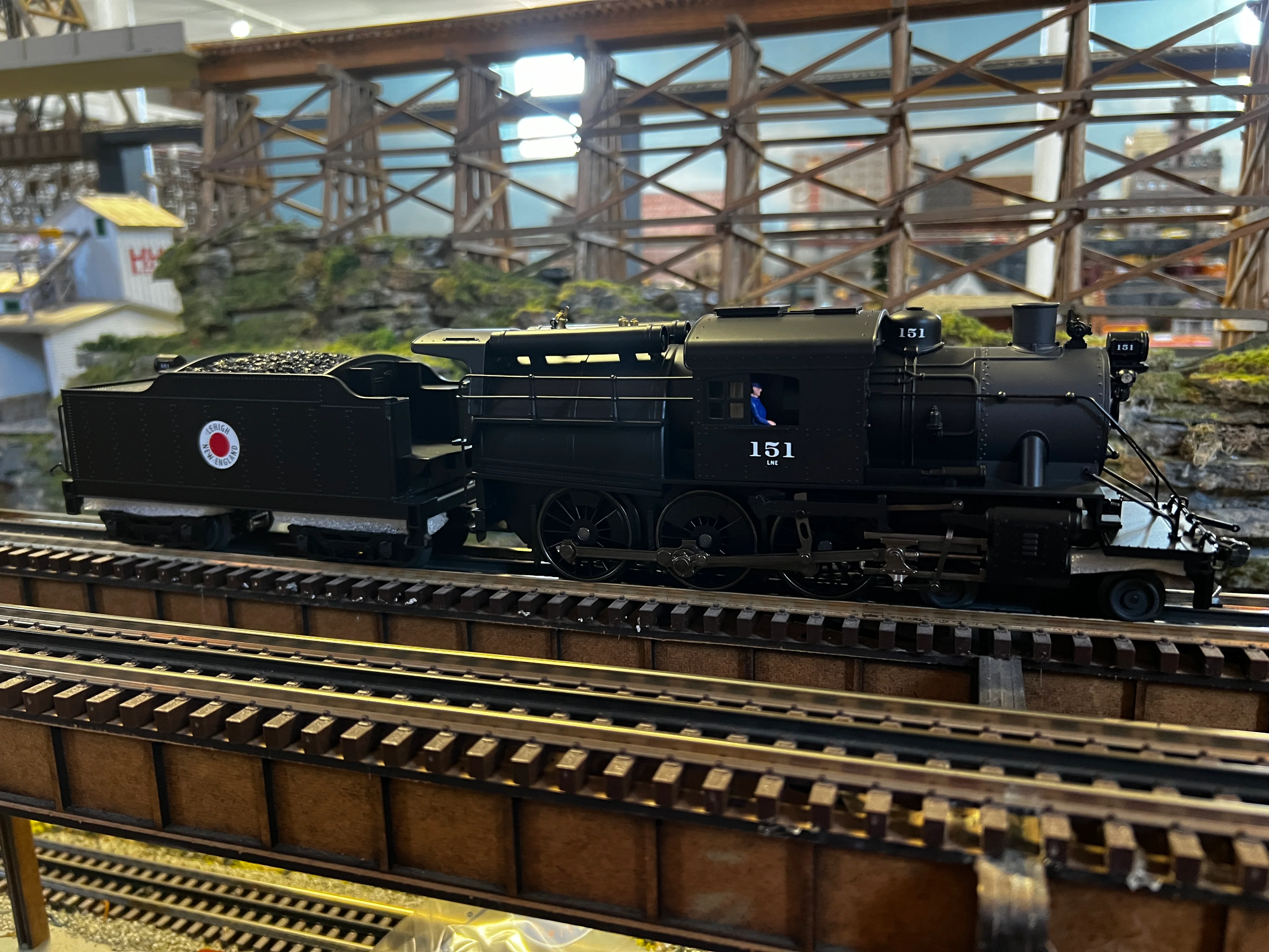 Lionel 2331570 - Legacy Camelback Steam Locomotive "Lehigh & New England" #151 - Image 2