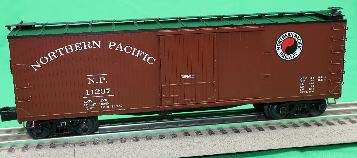 Lionel 2426200 - Double Sheathed Boxcar "Northern Pacific" #11237